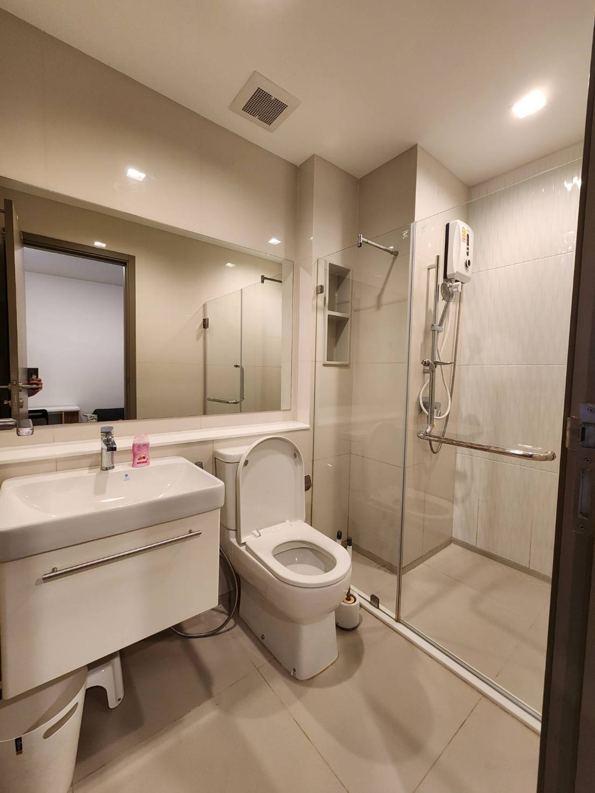 ให้เช่าคอนโดพระราม 9 เพชรบุรีตัดใหม่ RCA : 💥ST-8484💥ว่าง ให้ เช่า ไลฟ์ อโศก ไฮป์👉แอดไลน์ @rentbkk 