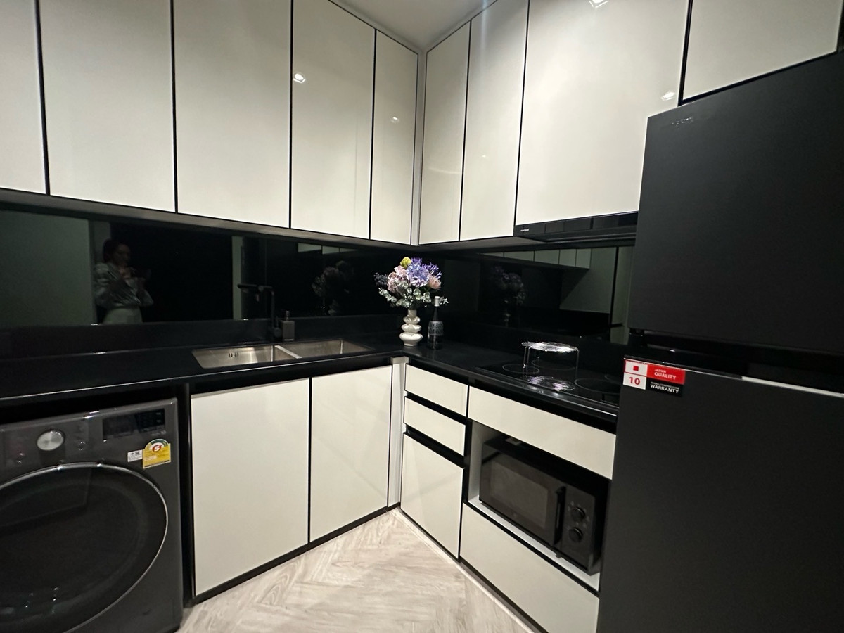 CondoWongwianyai, Charoennakor : Luxury Riverside Residence with Private Lift | 2 Bedrooms | 75 SQ.M. 2 Parking