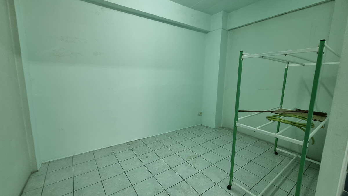 ขายอาคารพาณิชย์สาทร นราธิวาส : ขายด่วน ตึกแถว 4 ชั้น ทำเลสาทร – ถนนจันทน์ สะพาน 2 อาคารสภาพดี พร้อมเข้าอยู่ หรือทำธุรกิจได้ทันที