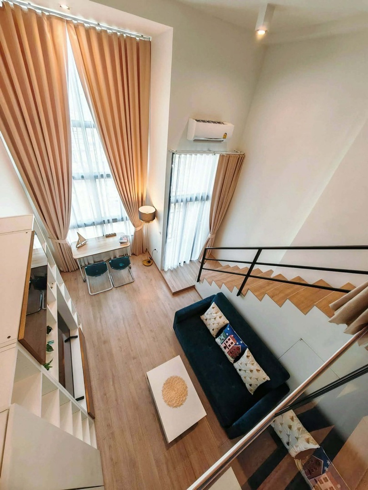 ให้เช่าคอนโดพระราม 9 เพชรบุรีตัดใหม่ RCA : 🏢 Ideo Rama 9 – Asoke (ไอดีโอ พระราม 9 อโศก)
✨ ห้อง Hybrid Duplex เพดานสูง 4.5 เมตร วิวโล่ง ชั้นสูง

💰 ค่าเช่า 29,000 บาท / เดือน