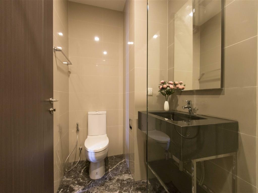 For SaleCondoSukhumvit, Asoke, Thonglor : 🔥Urgent Sale+🔥 Edge Sukhumvit 23, near BTS Asoke and MRT Sukhumvit stations. Fully furnished and ready to move in.