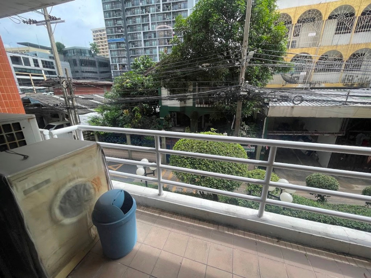 For SaleCondoSathorn, Narathiwat : Baan Pruksa Siri Suanplu Condo,  2nd Floor, Size 138 sqm, 3 bedrooms, 3 bathrooms  About 12-min walk to BTS Saladaeng