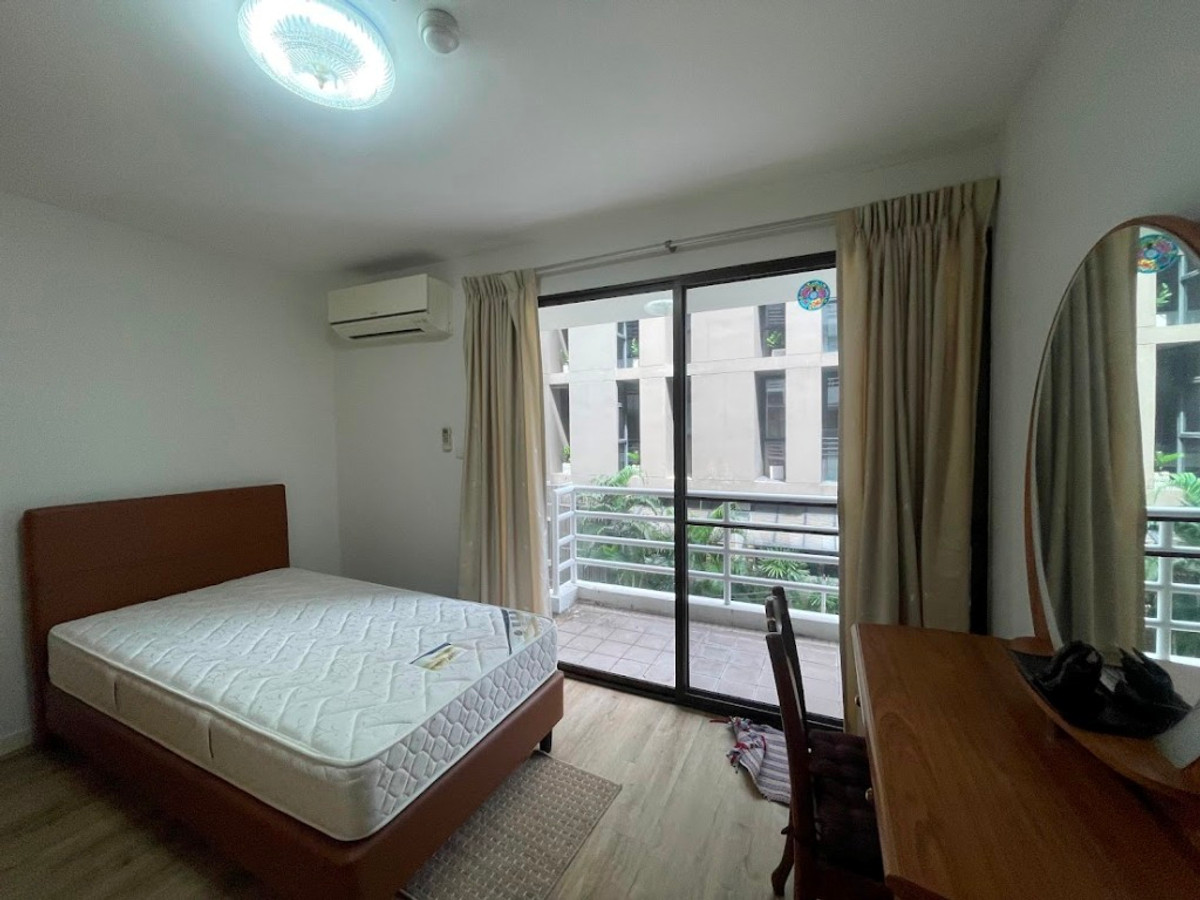 For SaleCondoSathorn, Narathiwat : Baan Pruksa Siri Suanplu Condo,  2nd Floor, Size 138 sqm, 3 bedrooms, 3 bathrooms  About 12-min walk to BTS Saladaeng