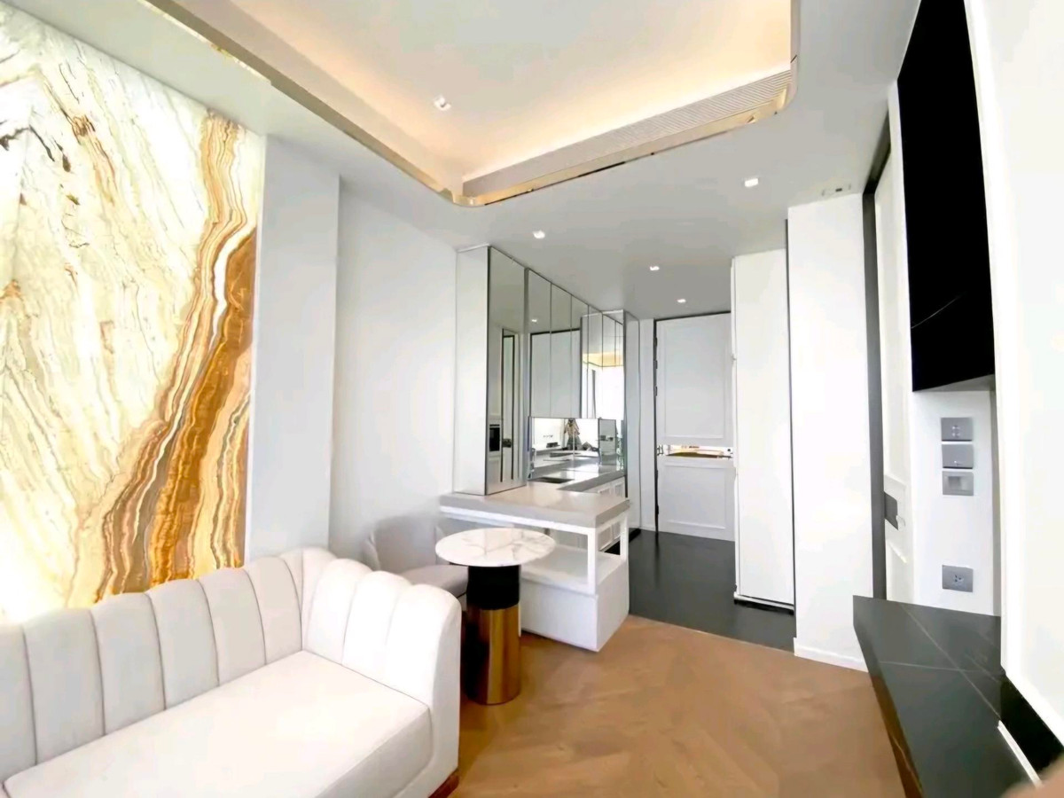 For RentCondoWitthayu, Chidlom, Langsuan, Ploenchit : For rent 28 Chidlom, brand new room with bathtub.