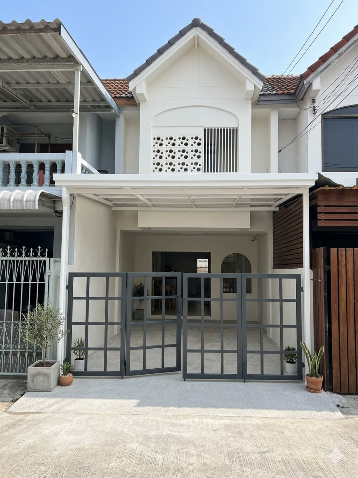 ขายทาวน์โฮมวิภาวดี ดอนเมือง หลักสี่ : ขายทาวน์เฮ้าส์ 2 ชั้น หมู่บ้านณัฐกานต์ 1 พหลโยธิน 52 แยก 50  เนื้อที่ 23 ตรว. มี 2 ห้องนอน 2 ห้องน้ำ รีโนเวท  ราคา 2,590,000.-บาท สนใจติดต่อ  085-550-1599 