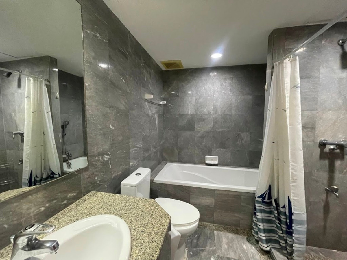 For SaleCondoSathorn, Narathiwat : Baan Pruksa Siri Suanplu Condo,  2nd Floor, Size 138 sqm, 3 bedrooms, 3 bathrooms  About 12-min walk to BTS Saladaeng