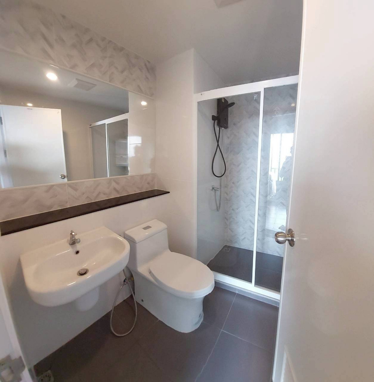 ให้เช่าคอนโดบางนา แบริ่ง ลาซาล : ✅ REGBN113 ✅ Line : @p2nproperty