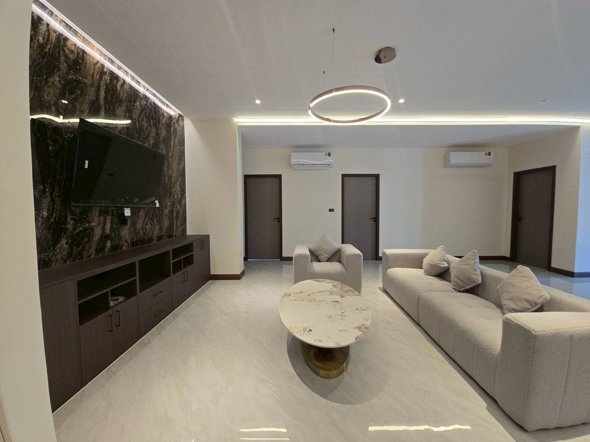 For RentSukhumvit, Asoke, Thonglor : LTH14677 – Private Residence for Rent | Brand New Private Residence Ekkamai | 250 sqm | 3 Bedrooms 3 Bathrooms | Luxury Pet Friendly Spacious Living Best Value | Near BTS Ekkamai | 150,000 THB/Month | Residential house for rent Brand New Private Residence