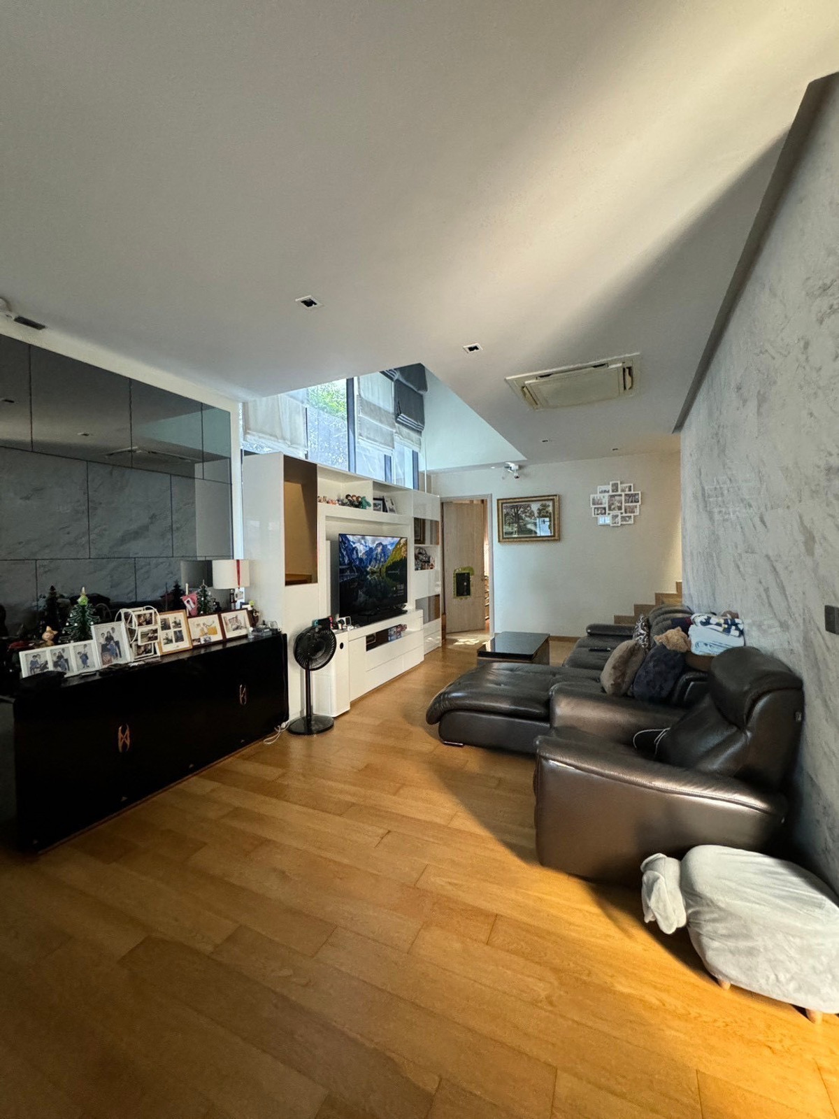 ขายบ้านพระราม 9 เพชรบุรีตัดใหม่ RCA : Parc Priva: 58.3sqwah 296sqm. 4bed 4bath + Maid room 46,000,000 Am: 0656199198