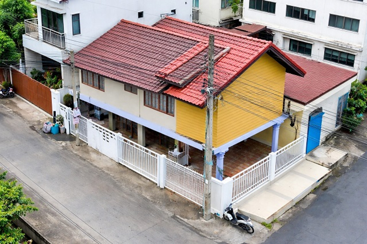 For RentHouseKaset Nawamin,Ladplakao : near MRT Ramintra 3 850 m. 45 sq.wa. Ramintra 1-5 BangKhen Two story detached house 3bed 2 bath180 s