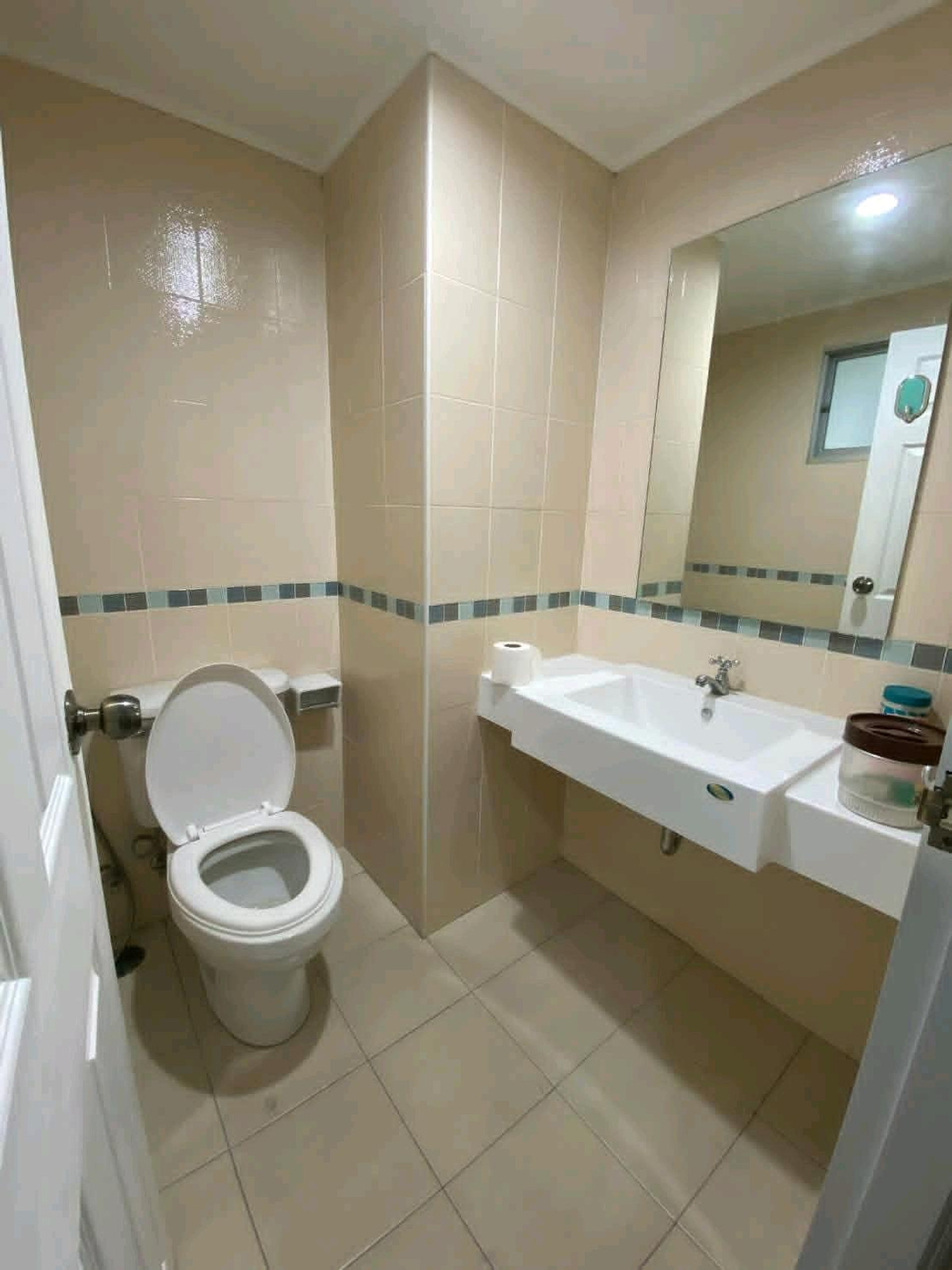 For RentCondoOnnut, Udomsuk : 🍃 Condo, good location, Soi On Nut 3, near food sources and department stores, convenient travel ✨