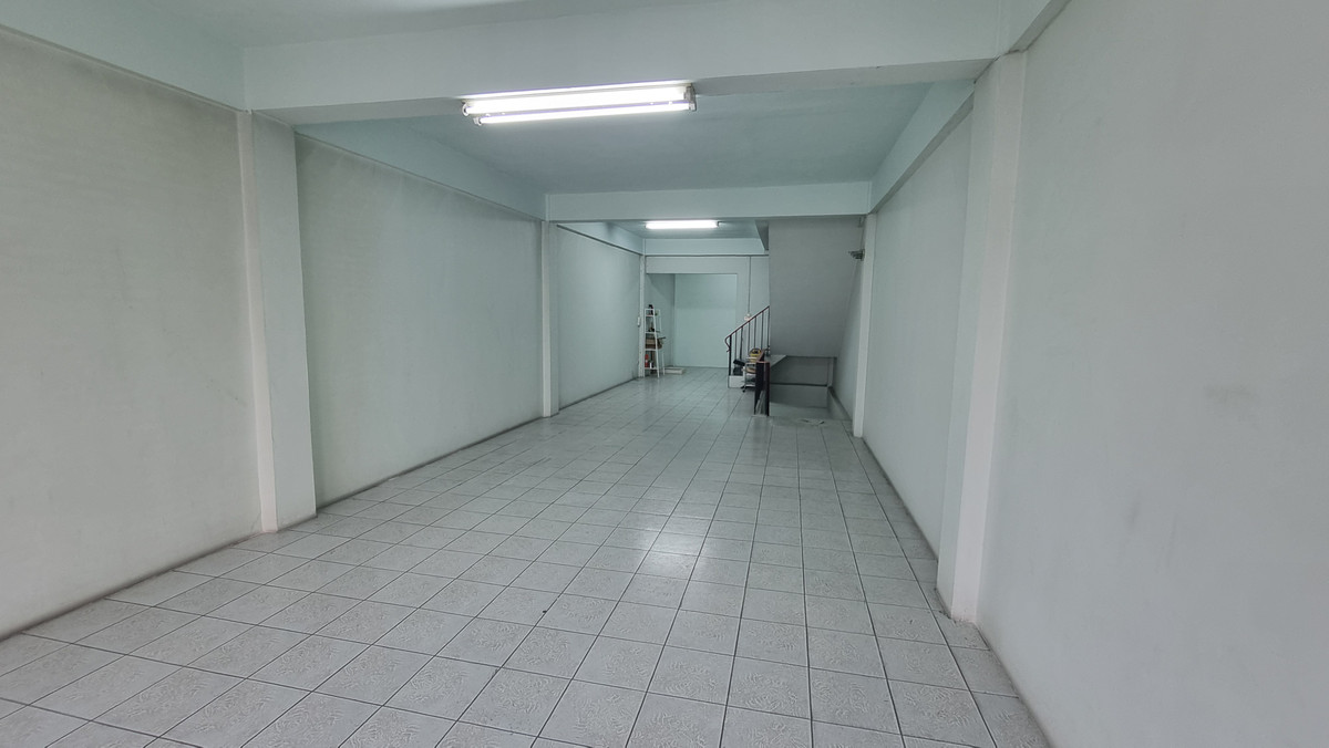 ขายอาคารพาณิชย์สาทร นราธิวาส : ขายด่วน ตึกแถว 4 ชั้น ทำเลสาทร – ถนนจันทน์ สะพาน 2 อาคารสภาพดี พร้อมเข้าอยู่ หรือทำธุรกิจได้ทันที