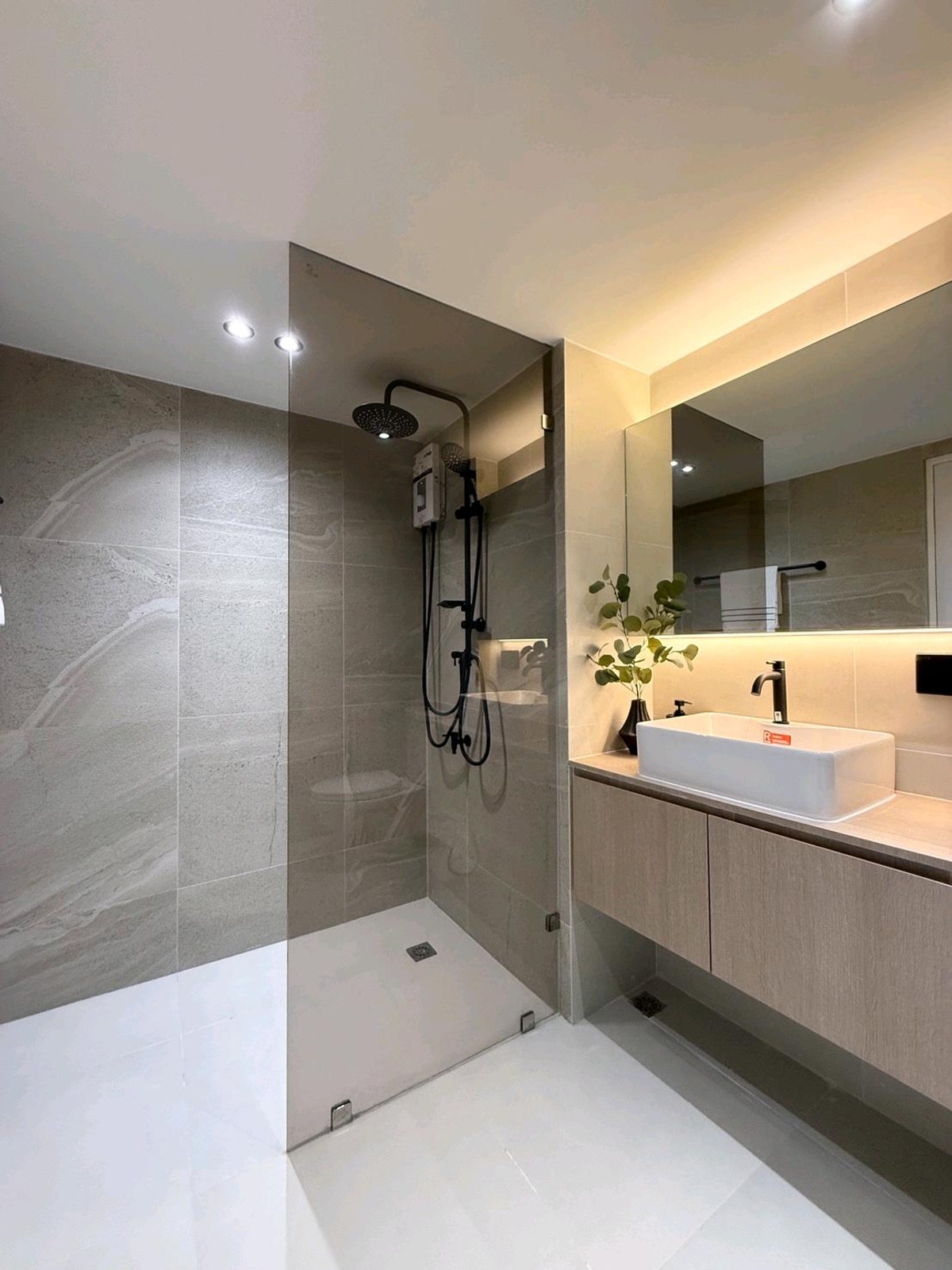 ขายคอนโดเชียงใหม่ : ✨️ศรีธนา คอนโดมิเนียม 2✨️ ห้องรีโนเวทใหม่ แถมฟรีเครื่องใช้ไฟฟ้า