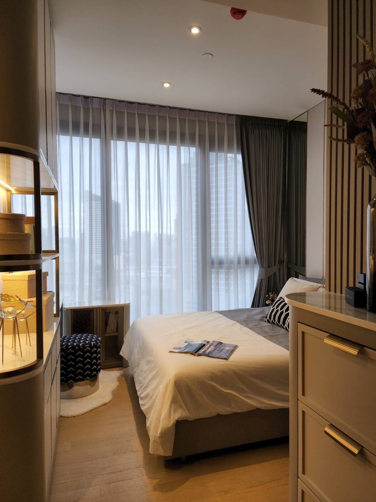 ให้เช่าคอนโดพระราม 9 เพชรบุรีตัดใหม่ RCA : ให้เช่า Ashton Asoke - Rama 9 ห้องสวยสภาพนางฟ้า! เฟอร์นิเจอร์ครบจบที่เดียว 2 นอน 66 ตรม. พร้อมเข้าอยู่