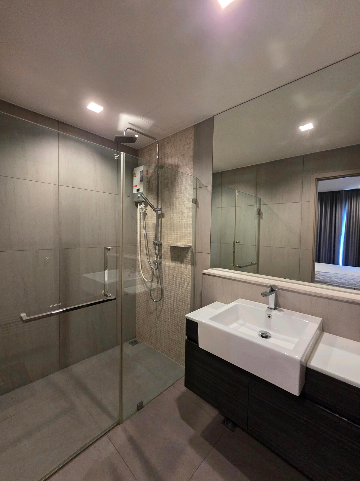 ให้เช่าคอนโดรัตนาธิเบศร์ สนามบินน้ำ พระนั่งเกล้า : ให้เช่า The politan rive ชั้น 45 ขนาด 52 ตรม. 2 ห้องนอน 2 ห้องน้ำ วิวแม่น้ำ เฟอร์นิเจอร์เครื่องใช้ไฟฟ้าครบพร้อมอยู่