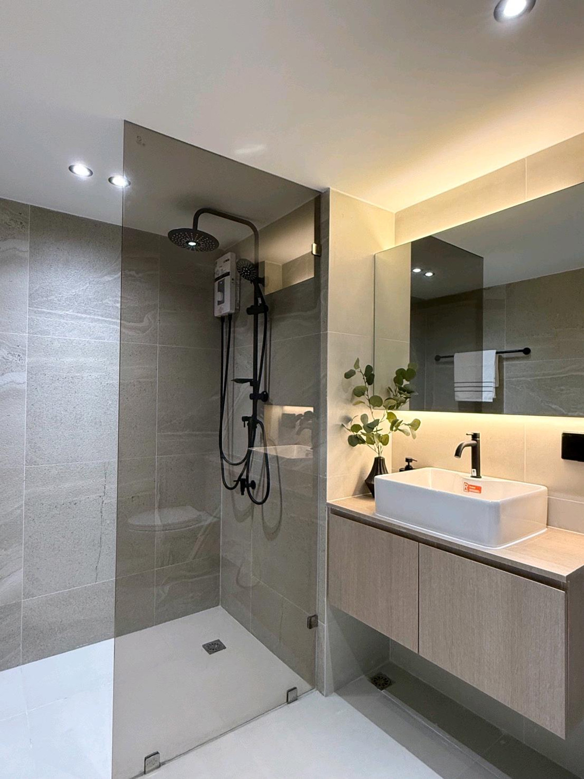 ขายคอนโดเชียงใหม่ : ✨️ศรีธนา คอนโดมิเนียม 2✨️ ห้องรีโนเวทใหม่ แถมฟรีเครื่องใช้ไฟฟ้า