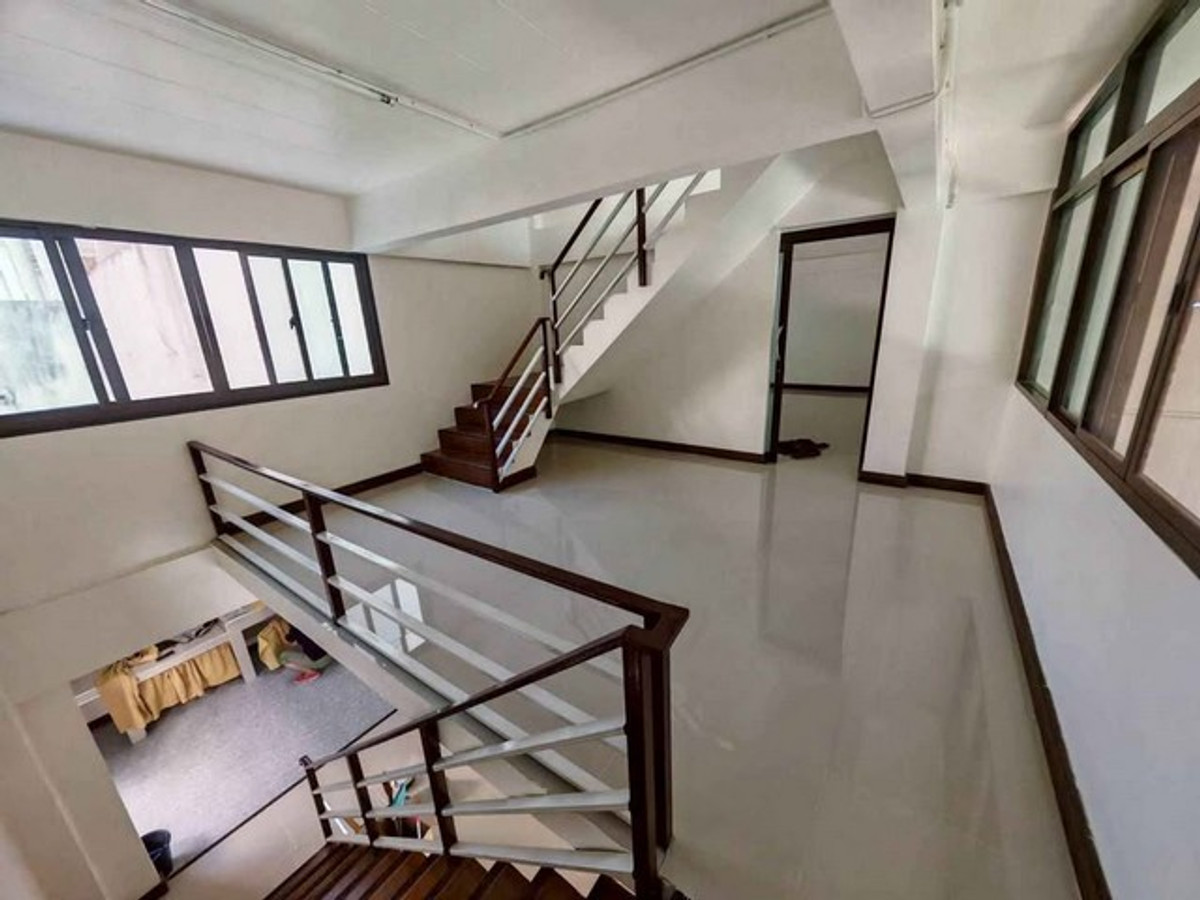 ให้เช่าอาคารพาณิชย์นวมินทร์ รามอินทรา : HR3299ให้เช่าอาคารแฝด 5 ชั้น รีโนเวทใหม่ หมู่บ้าน เอส พี วัชรพล ห้องหัวมุม พื้นที่กว้าง 2 ยูนิตเชื่อมถึงกัน คุ้มค่าเหมาะทำออฟฟิศ 