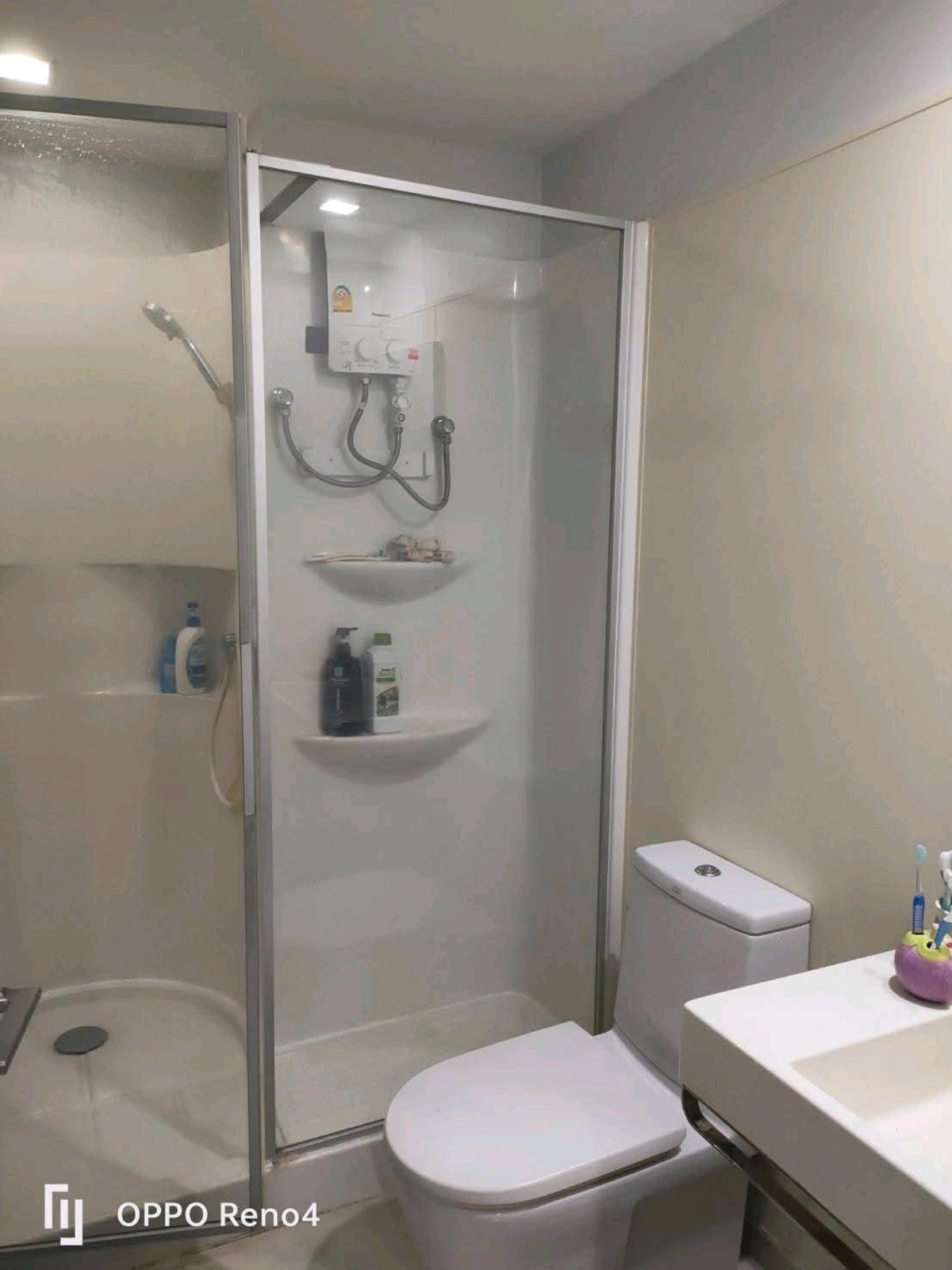 For RentCondoLadprao, Central Ladprao : 📍 Good location, convenient travel, near MRT Lat Phrao, only 750 meters, beautiful room, separate kitchen, ready to move in ✨