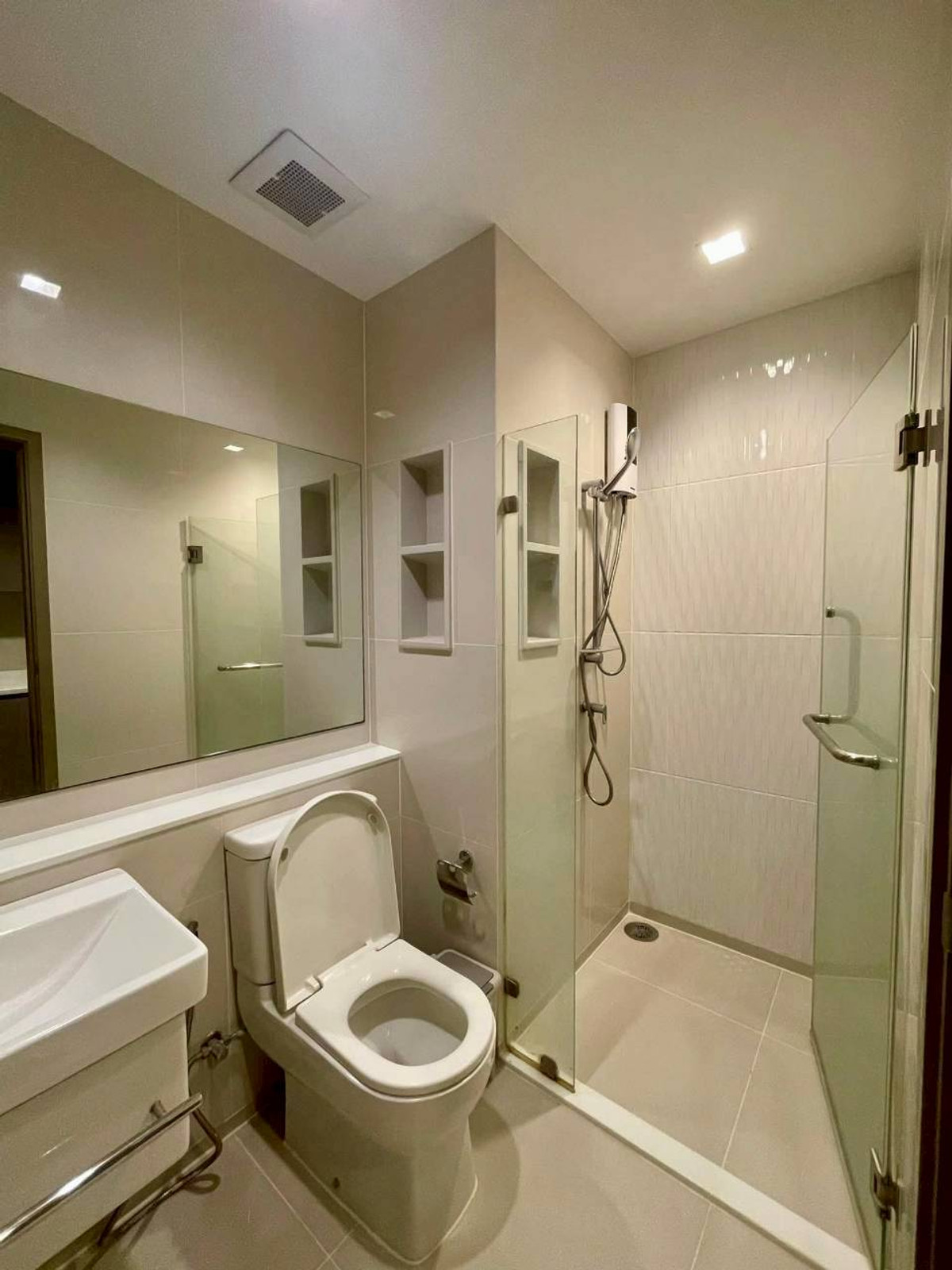 ให้เช่าคอนโดพระราม 9 เพชรบุรีตัดใหม่ RCA : ✅ LAK238 ✅ Line : @p2nproperty