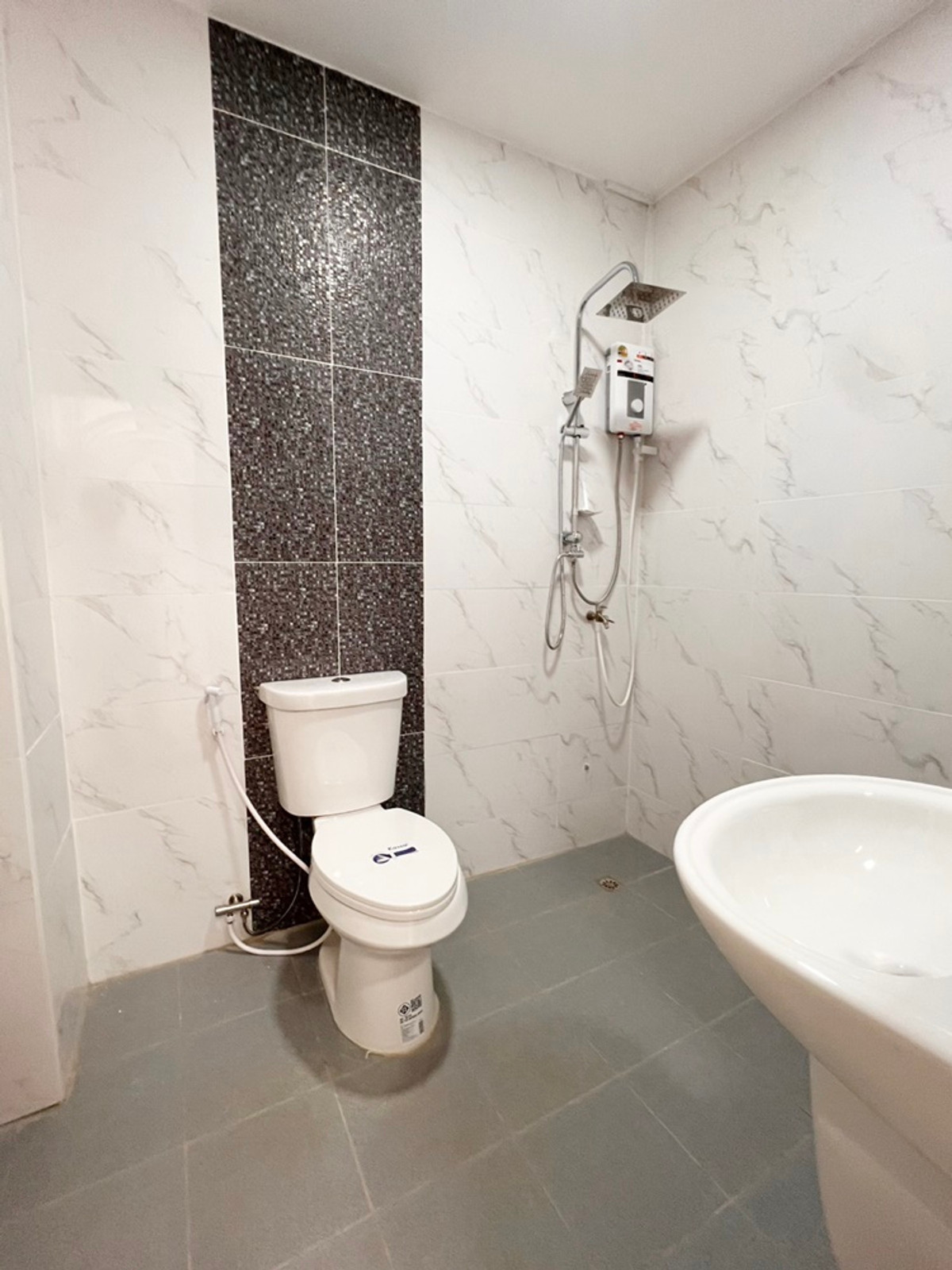 ขายทาวน์โฮมมีนบุรี-ร่มเกล้า : ขายทาวน์เฮ้าส์ 3 ชั้น ซอยมิสทีน  มบ.ศิรินเทพ 9 ถนนเมน มี 4 ห้องนอน 3 ห้องน้ำ 1 ห้องครัว ที่จอดรถ 1 คัน รีโนเวท 2,500,000 บาท สนใจติดต่อ 085-550-1599