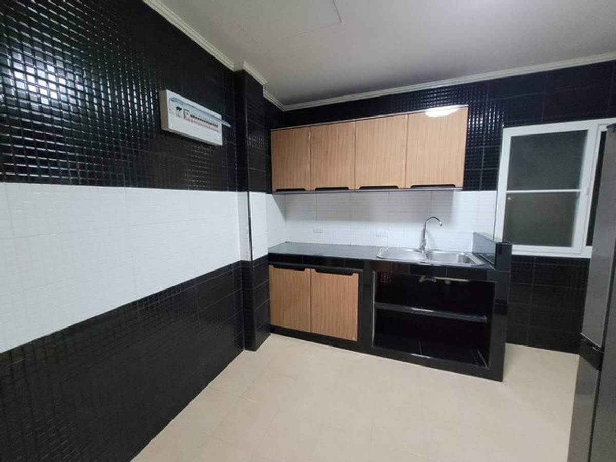 For RentHouseLadkrabang, Suwannaphum Airport : HR3293 Single house for rent, Supalai Suan Luang, next to the main road, Chaloem Phrakiat Rama 9, suitable for living or as a home office.