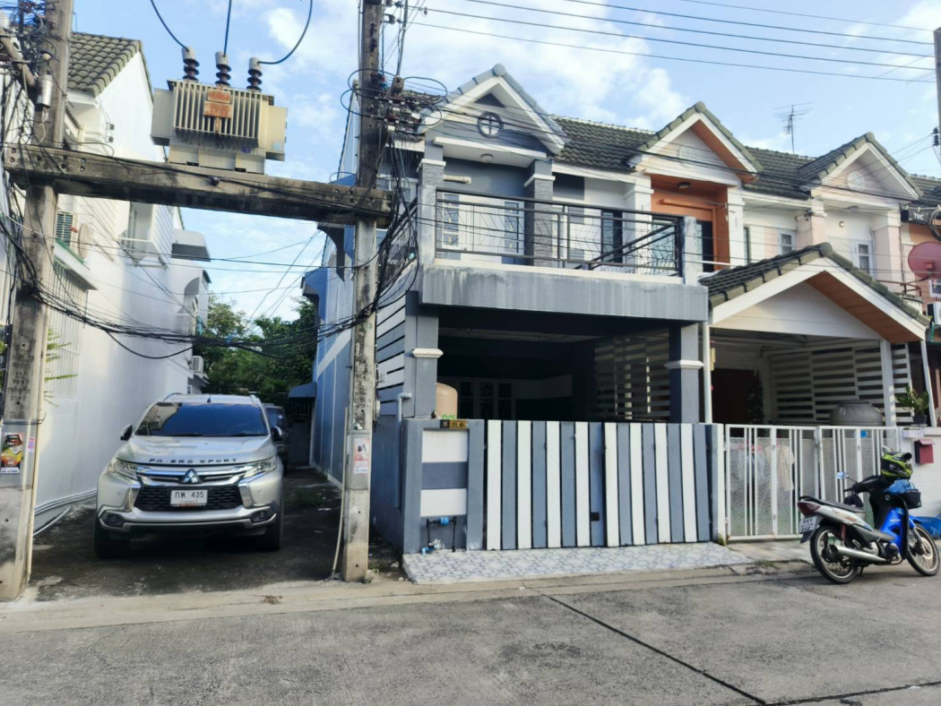 For SaleTownhomePathum Thani,Rangsit, Thammasat : Townhome for sale, Diamond Ville 2, 80 sq m, 17 sq wa, corner unit.