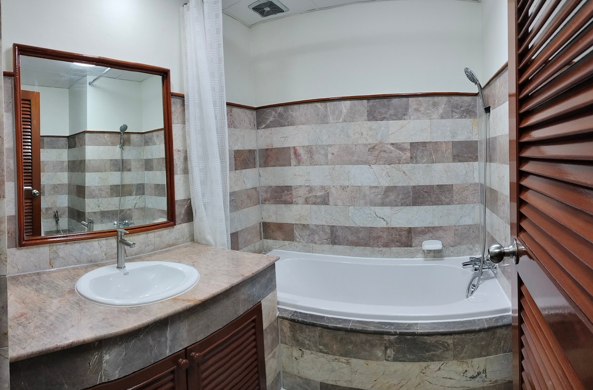 ให้เช่าคอนโดนานา : ให้เช่า! Sukhumvit Suite ใจกลางสุขุมวิท! สตูดิโอแต่งครบ ชั้น 15+ ใกล้ BTS นานา แค่ก้าวเดียว