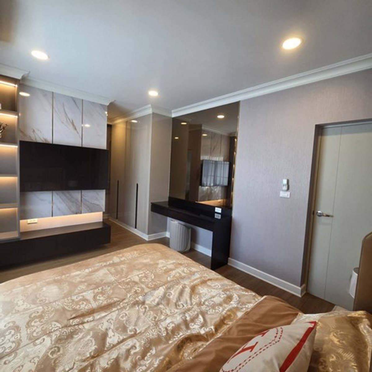 ให้เช่าบ้านบางนา แบริ่ง ลาซาล : HR3294หิ้วกระเป๋าเข้าอยู่ได้เลย! Centro Bangna บ้านเดี่ยว 300 ตร.ม. ฟรี WIFI + ดูแลสวน + กำจัดปลวกตลอดสัญญา