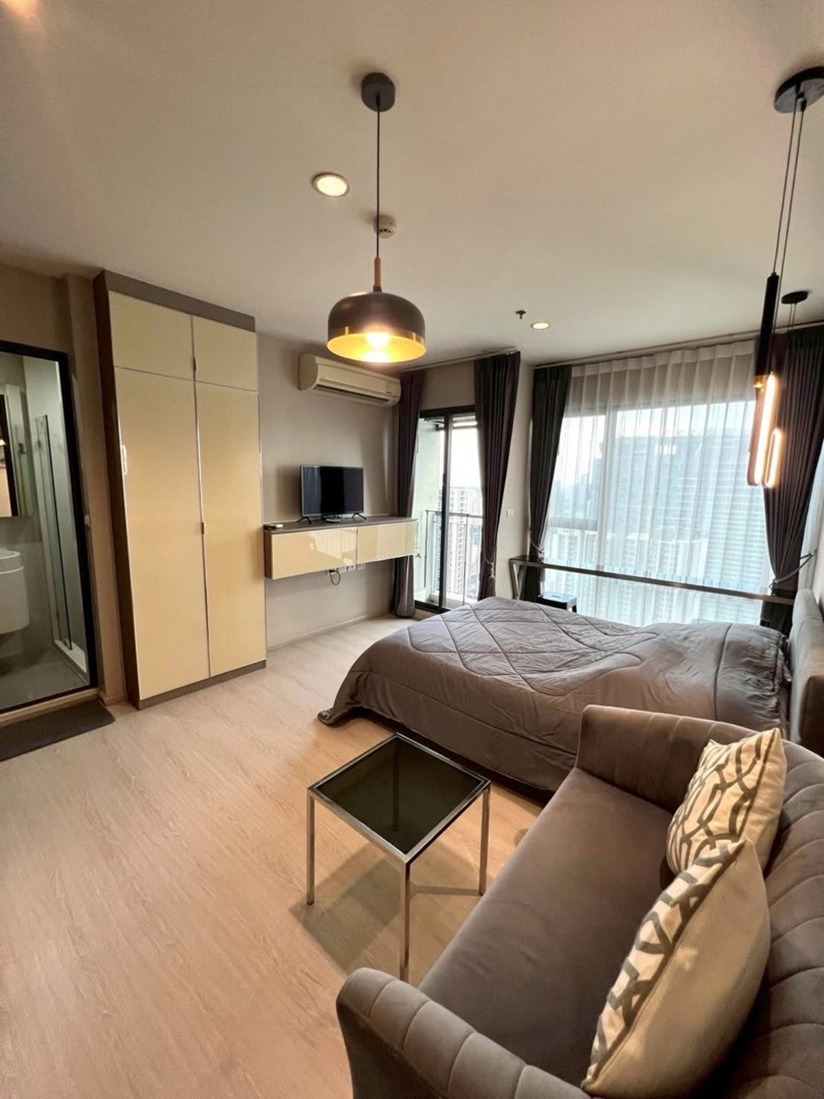 ให้เช่าคอนโดพระราม 9 เพชรบุรีตัดใหม่ RCA : #Z4950💥 110369 🔥ให้เช่าคอนโด Rhythm Asoke 1 (รหัสเดิม Z2185)