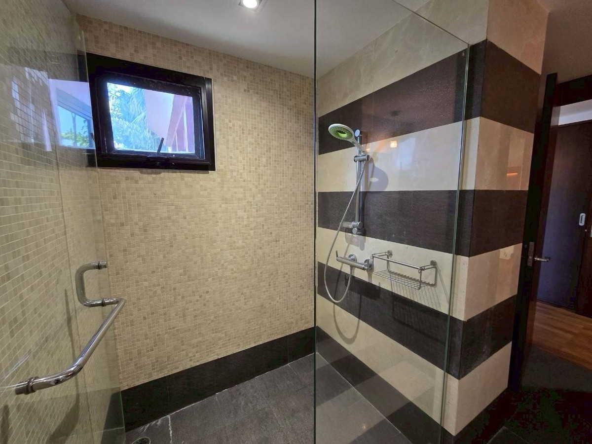 For RentCondoSathorn, Narathiwat : Condo for rent: Supreme Residence, 3 bedrooms, 400 sq m, largest room in the project. With private garden