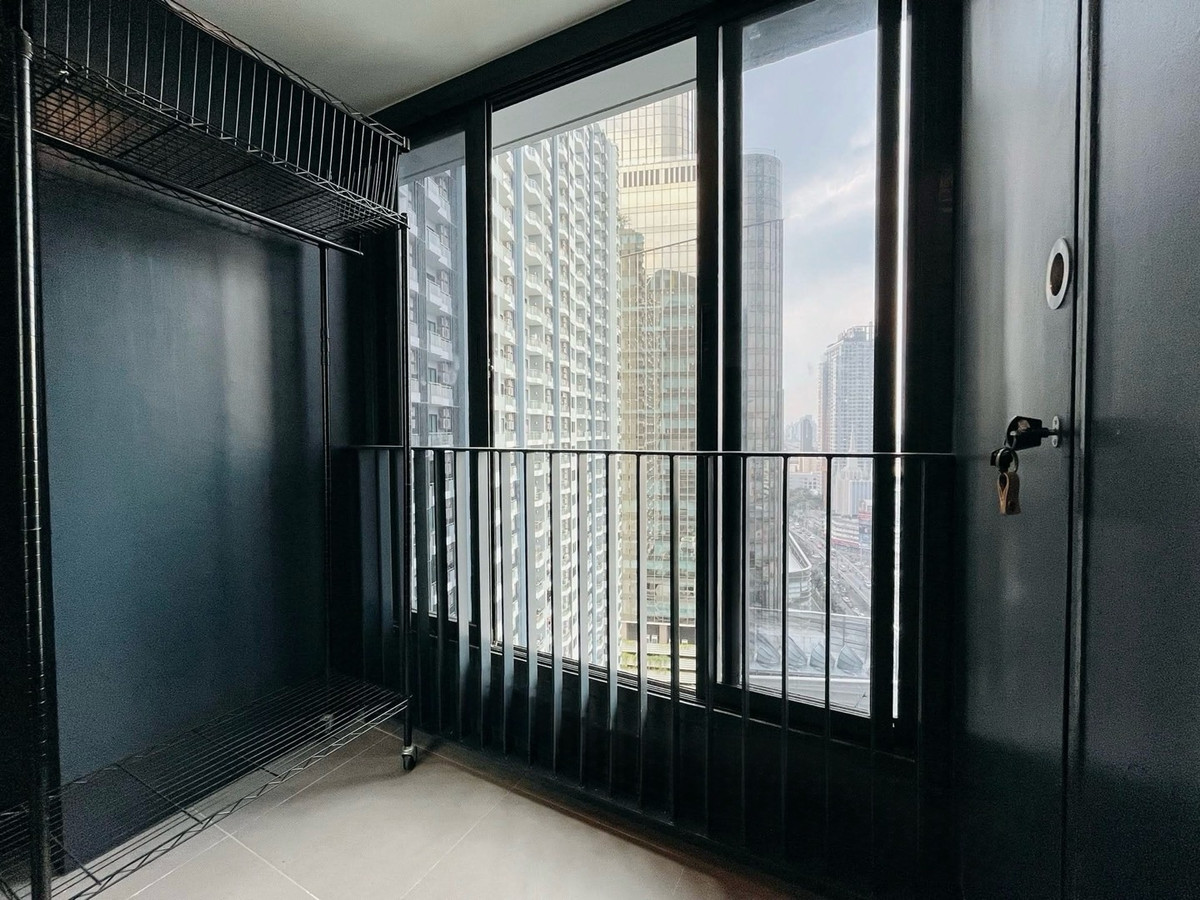 For SaleCondoRama9, Petchburi, RCA : ⭐️ Hot Deal 🔥 Condo For Sale  Ideo Mobi Asoke / Fully furnished 1 Bedroom 1 Bath at the heart of Bangkok thb. Easily to travel around by BTS, MRT and Airport Link and Srinakharinwirot University ONLY 5.79 MB