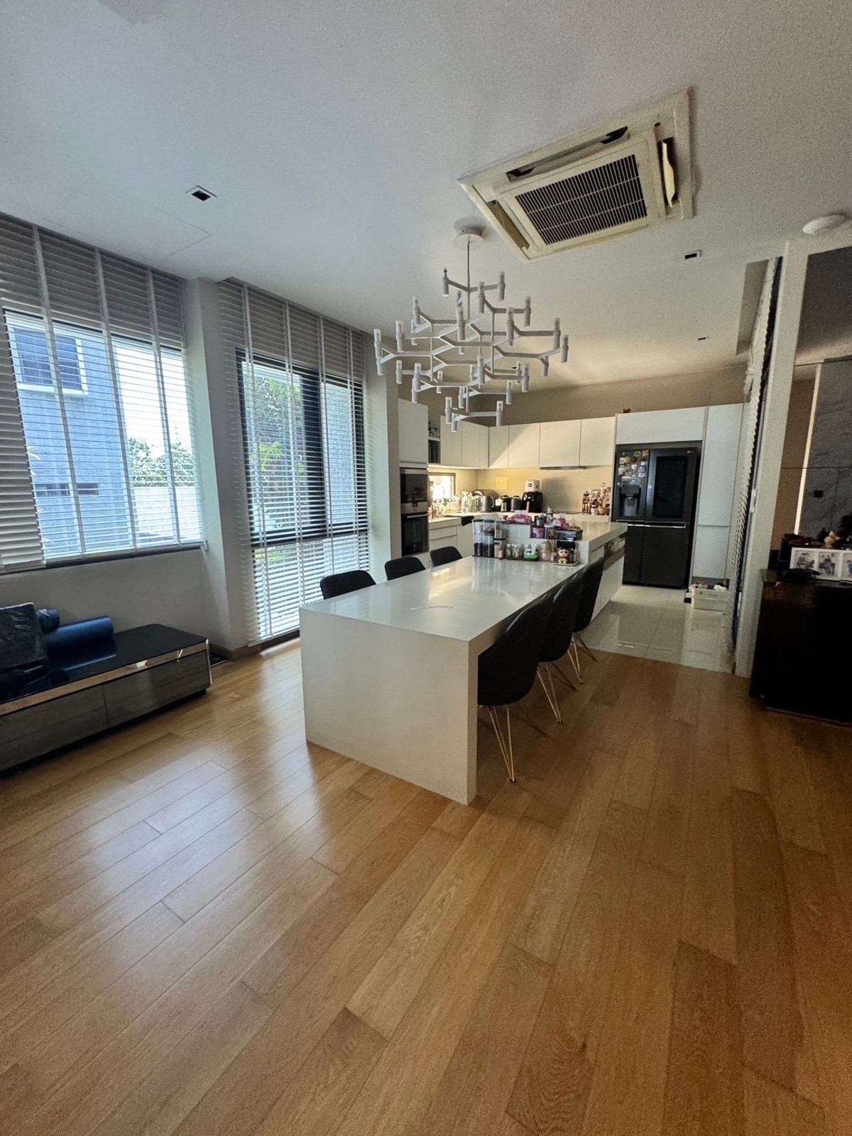 ขายบ้านพระราม 9 เพชรบุรีตัดใหม่ RCA : Parc Priva: 58.3sqwah 296sqm. 4bed 4bath + Maid room 46,000,000 Am: 0656199198