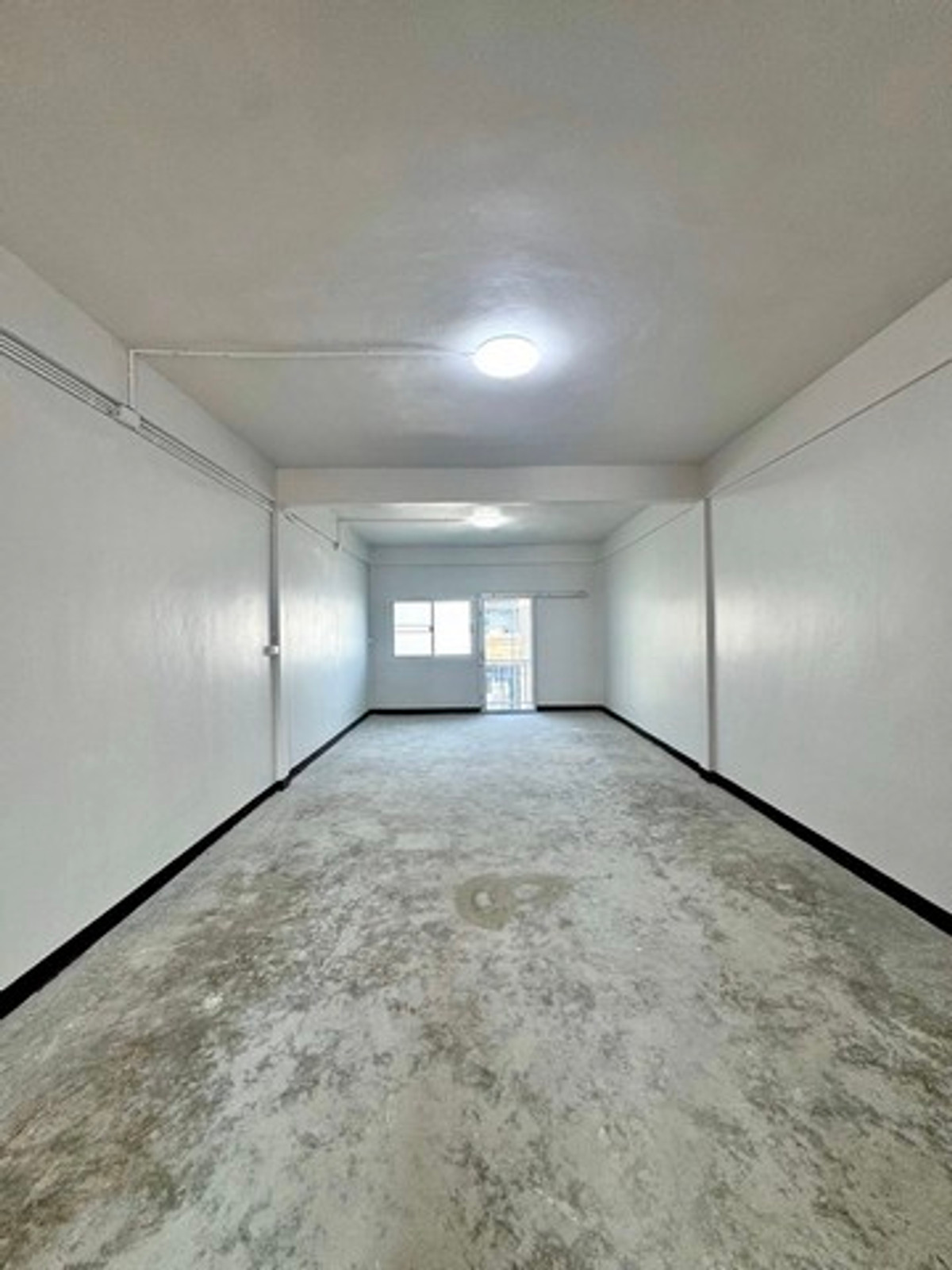 ให้เช่าอาคารพาณิชย์รัชดา ห้วยขวาง : HR3298ให้เช่าตึกแถวรีโนเวทใหม่ทั้งหลัง ทำเลทองใกล้สี่แยกเหม่งจ๋าย สวย ครบ พร้อมเข้าอยู่ ติดริมถนนใหญ่ เหมาะทั้งทำธุรกิจ คลินิก ออฟฟิศ หรืออยู่อาศัย