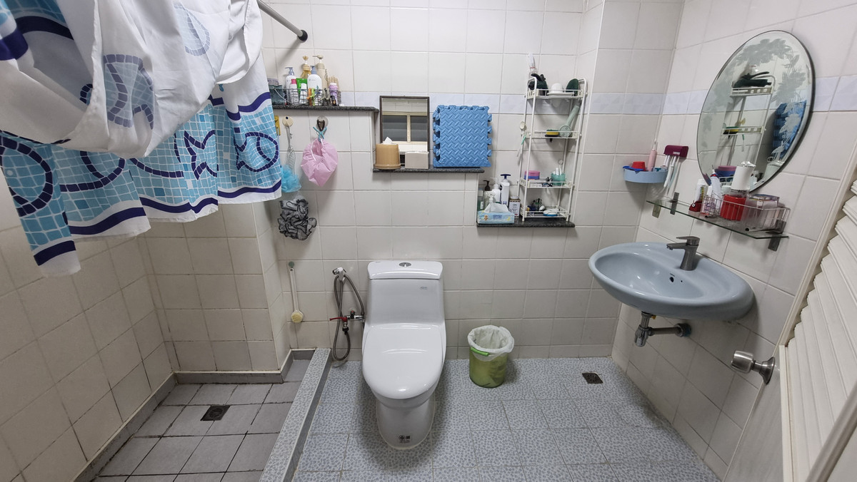 ขายอาคารพาณิชย์สาทร นราธิวาส : ขายด่วน ตึกแถว 4 ชั้น ทำเลสาทร – ถนนจันทน์ สะพาน 2 อาคารสภาพดี พร้อมเข้าอยู่ หรือทำธุรกิจได้ทันที