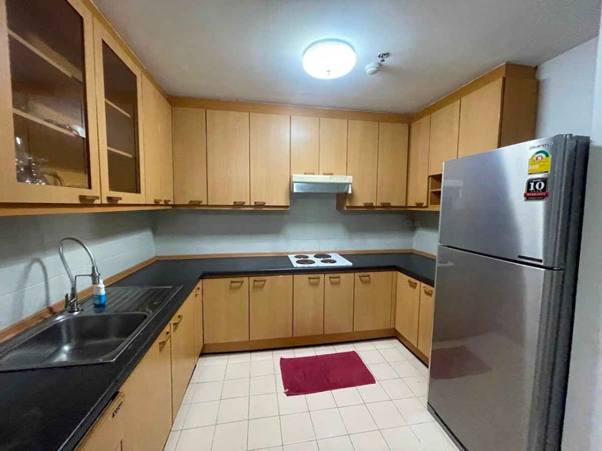 For SaleCondoSathorn, Narathiwat : Baan Pruksa Siri Suanplu Condo,  2nd Floor, Size 138 sqm, 3 bedrooms, 3 bathrooms  About 12-min walk to BTS Saladaeng