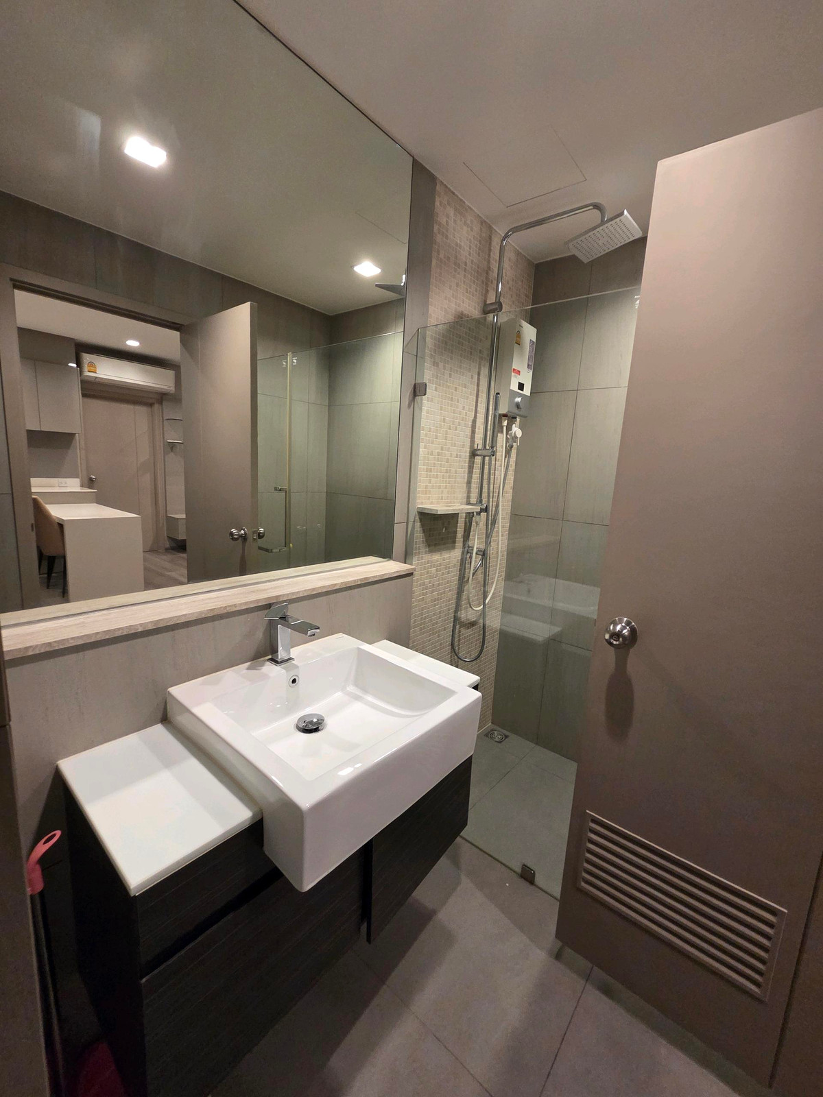 ให้เช่าคอนโดรัตนาธิเบศร์ สนามบินน้ำ พระนั่งเกล้า : ให้เช่า The politan rive ชั้น 45 ขนาด 52 ตรม. 2 ห้องนอน 2 ห้องน้ำ วิวแม่น้ำ เฟอร์นิเจอร์เครื่องใช้ไฟฟ้าครบพร้อมอยู่