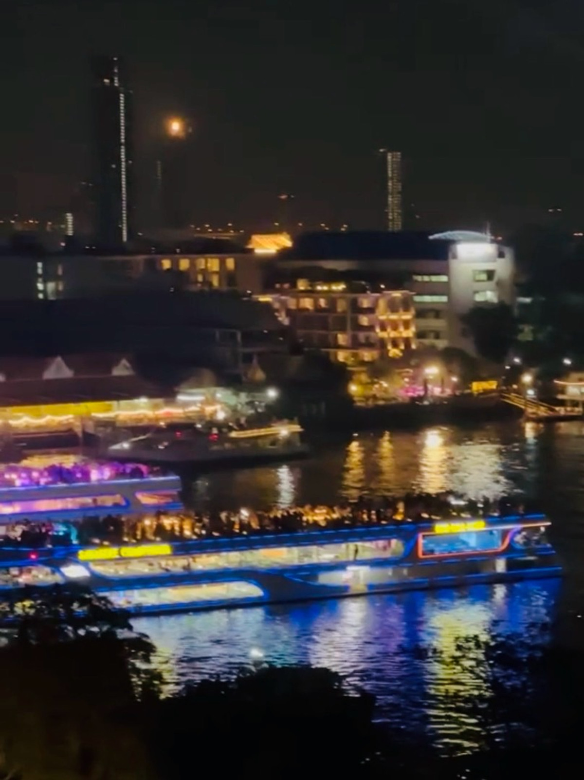 CondoWongwianyai, Charoennakor : Luxury Riverside Residence with Private Lift | 2 Bedrooms | 75 SQ.M. 2 Parking