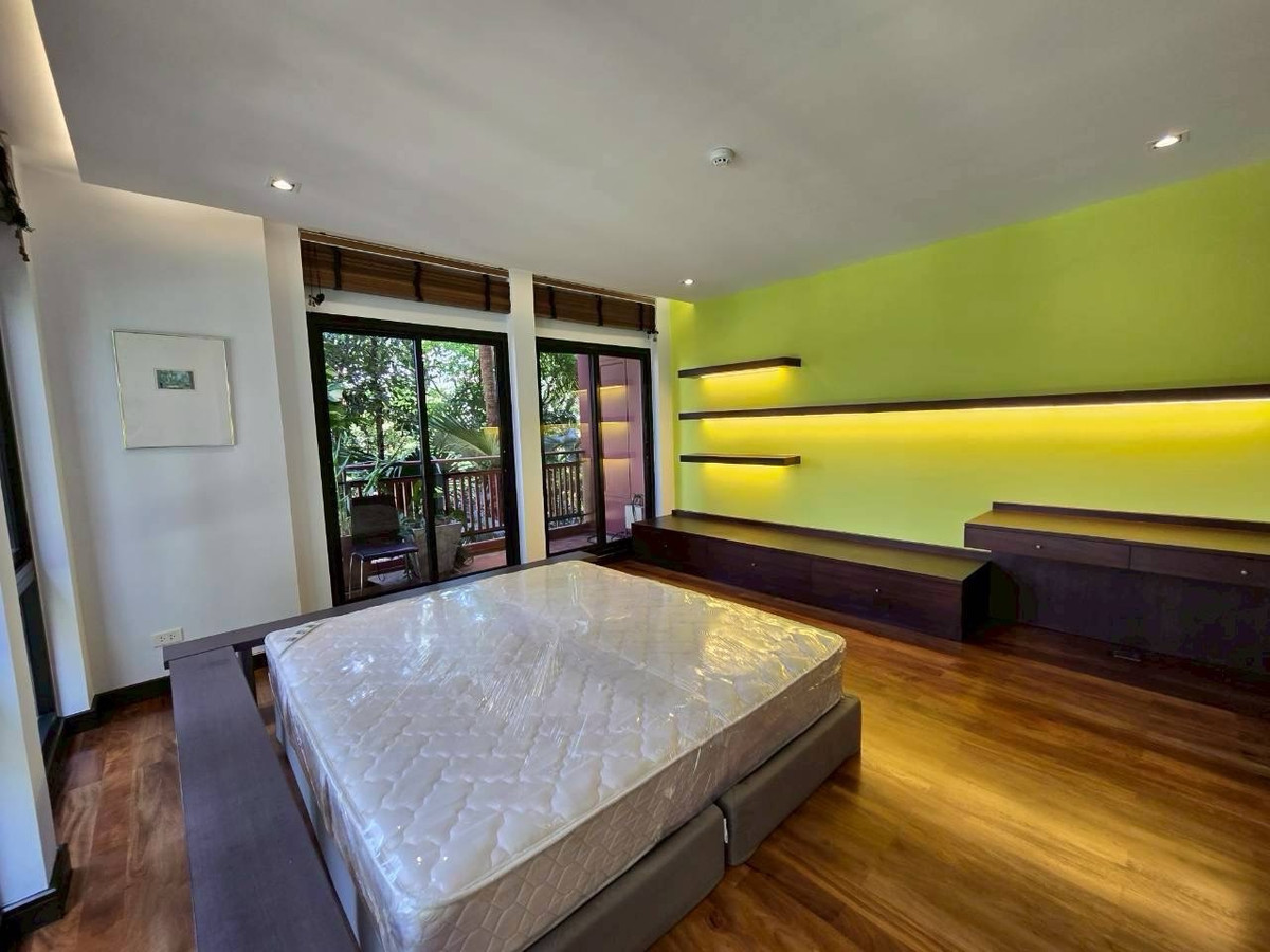 For RentCondoSathorn, Narathiwat : Condo for rent: Supreme Residence, 3 bedrooms, 400 sq m, largest room in the project. With private garden