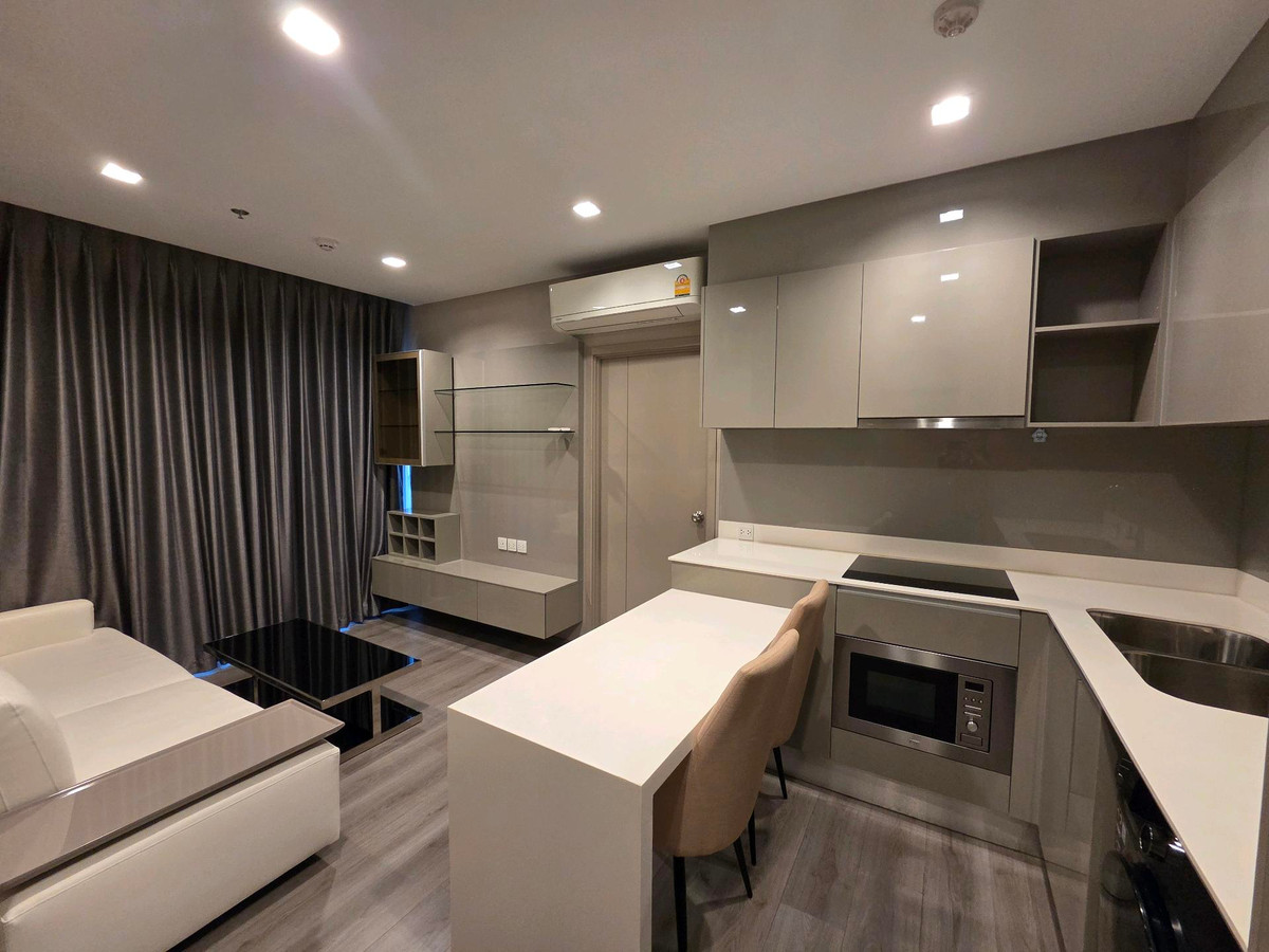 ให้เช่าคอนโดรัตนาธิเบศร์ สนามบินน้ำ พระนั่งเกล้า : ให้เช่า The politan rive ชั้น 45 ขนาด 52 ตรม. 2 ห้องนอน 2 ห้องน้ำ วิวแม่น้ำ เฟอร์นิเจอร์เครื่องใช้ไฟฟ้าครบพร้อมอยู่