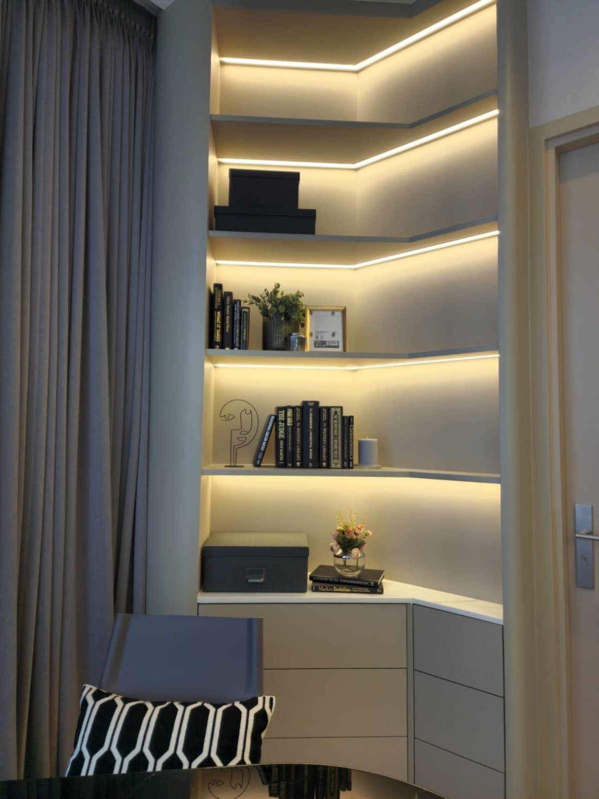 ให้เช่าคอนโดพระราม 9 เพชรบุรีตัดใหม่ RCA : ให้เช่า Ashton Asoke - Rama 9 ห้องสวยสภาพนางฟ้า! เฟอร์นิเจอร์ครบจบที่เดียว 2 นอน 66 ตรม. พร้อมเข้าอยู่