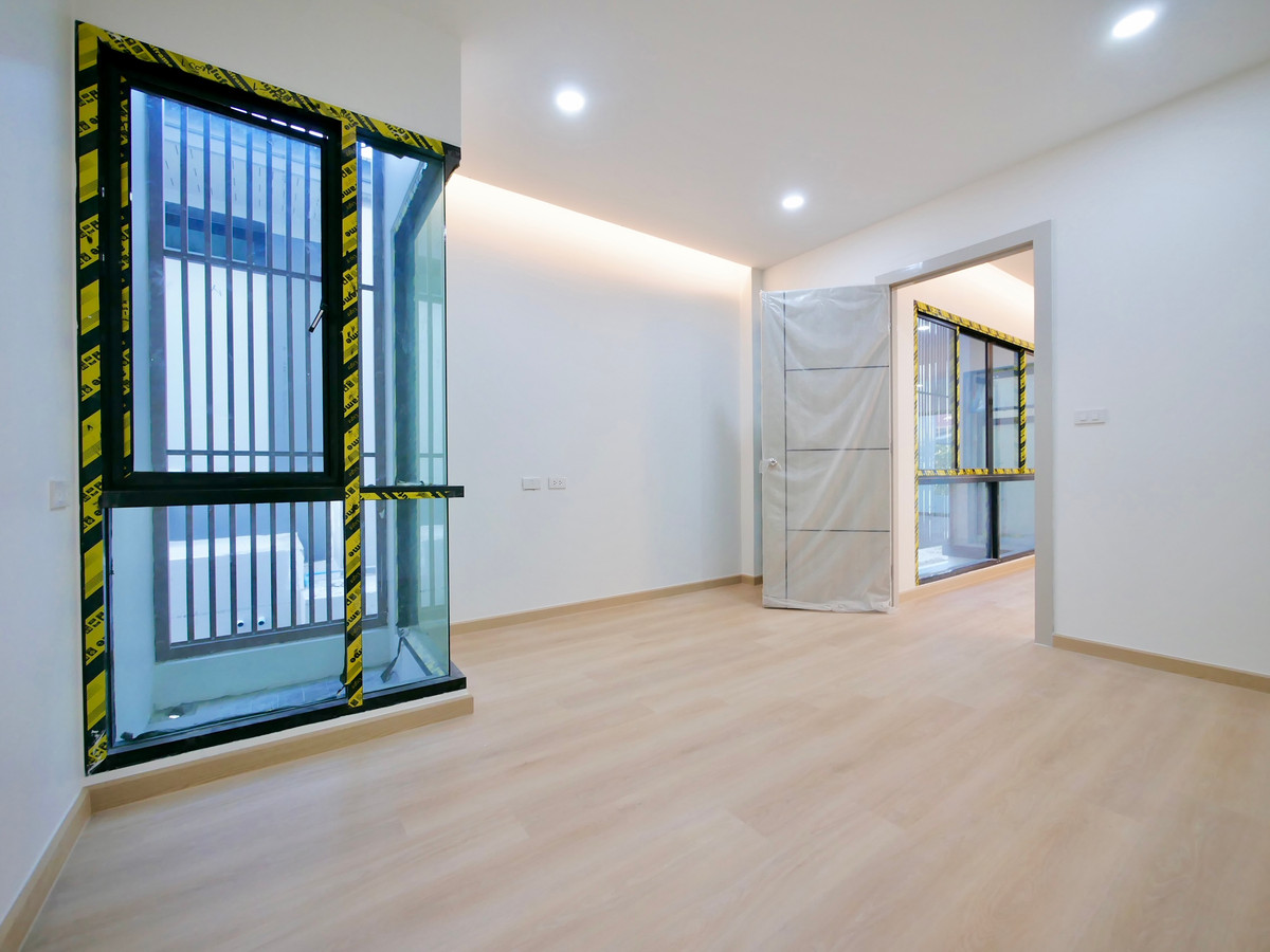 For SaleOnnut, Udomsuk : 2-storey semi-detached house for sale, newly built, 30 square meters, Soi Chaloem Phra Kiat 6, just 600 meters into the alley, 3 bedrooms, 3 bathrooms, completely newly built.