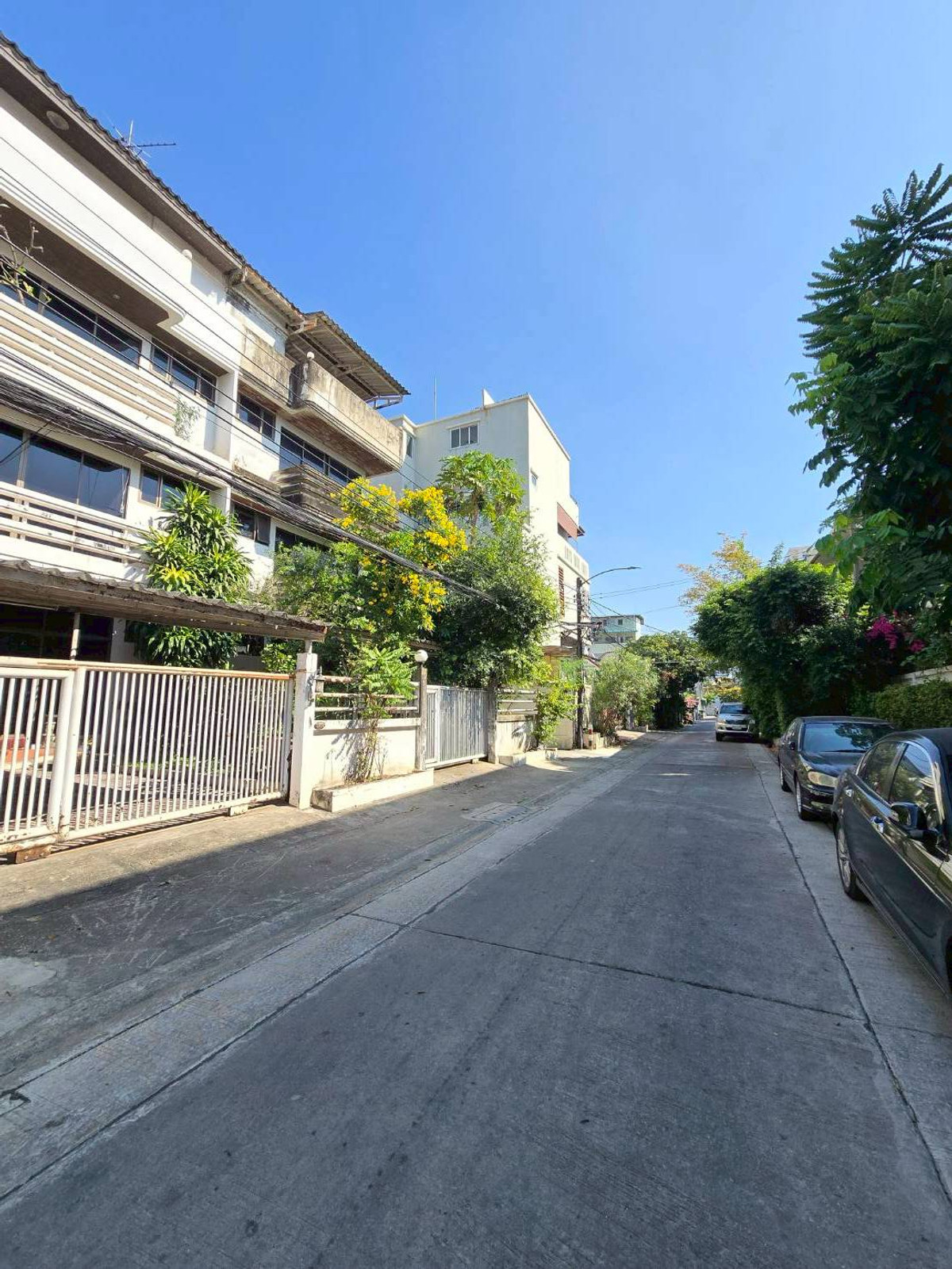 ขายทาวน์โฮมสุขุมวิท อโศก ทองหล่อ : ขายทาวน์โฮม 3 ชั้น ซอยสุขุมวิท 65 ราคาถูกมาก เหมาะลงทุน (N.2025)