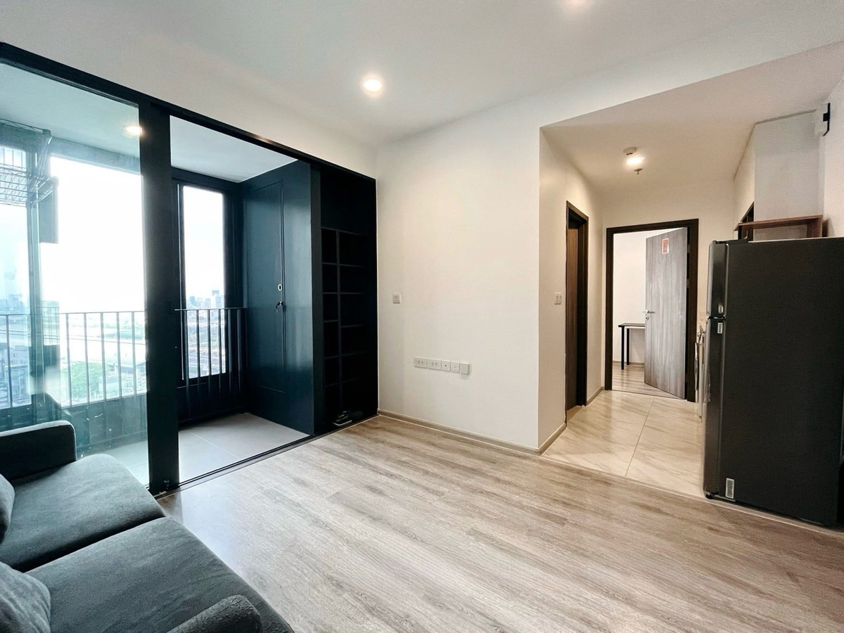 For SaleCondoRama9, Petchburi, RCA : ⭐️ Hot Deal 🔥 Condo For Sale  Ideo Mobi Asoke / Fully furnished 1 Bedroom 1 Bath at the heart of Bangkok thb. Easily to travel around by BTS, MRT and Airport Link and Srinakharinwirot University ONLY 5.79 MB