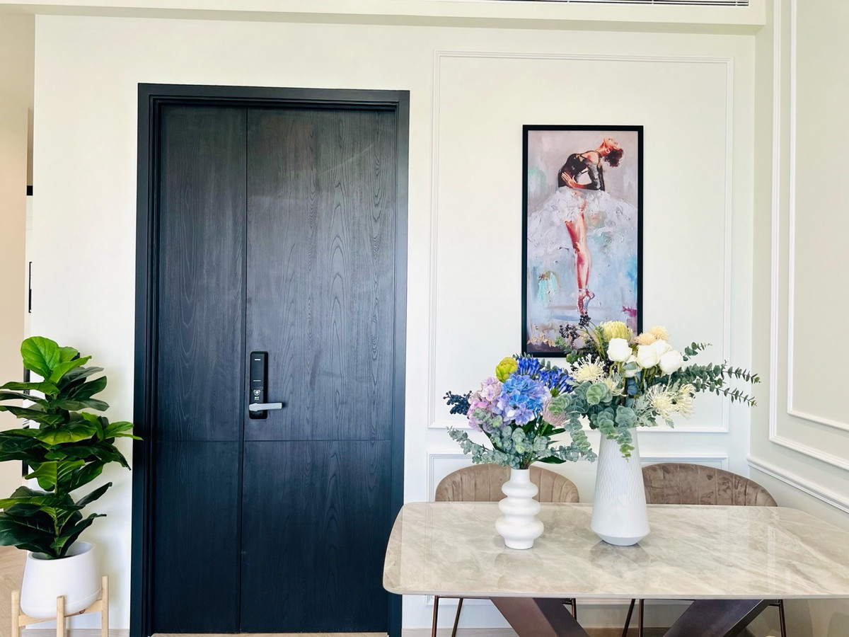 CondoWongwianyai, Charoennakor : Luxury Riverside Residence with Private Lift | 2 Bedrooms | 75 SQ.M. 2 Parking