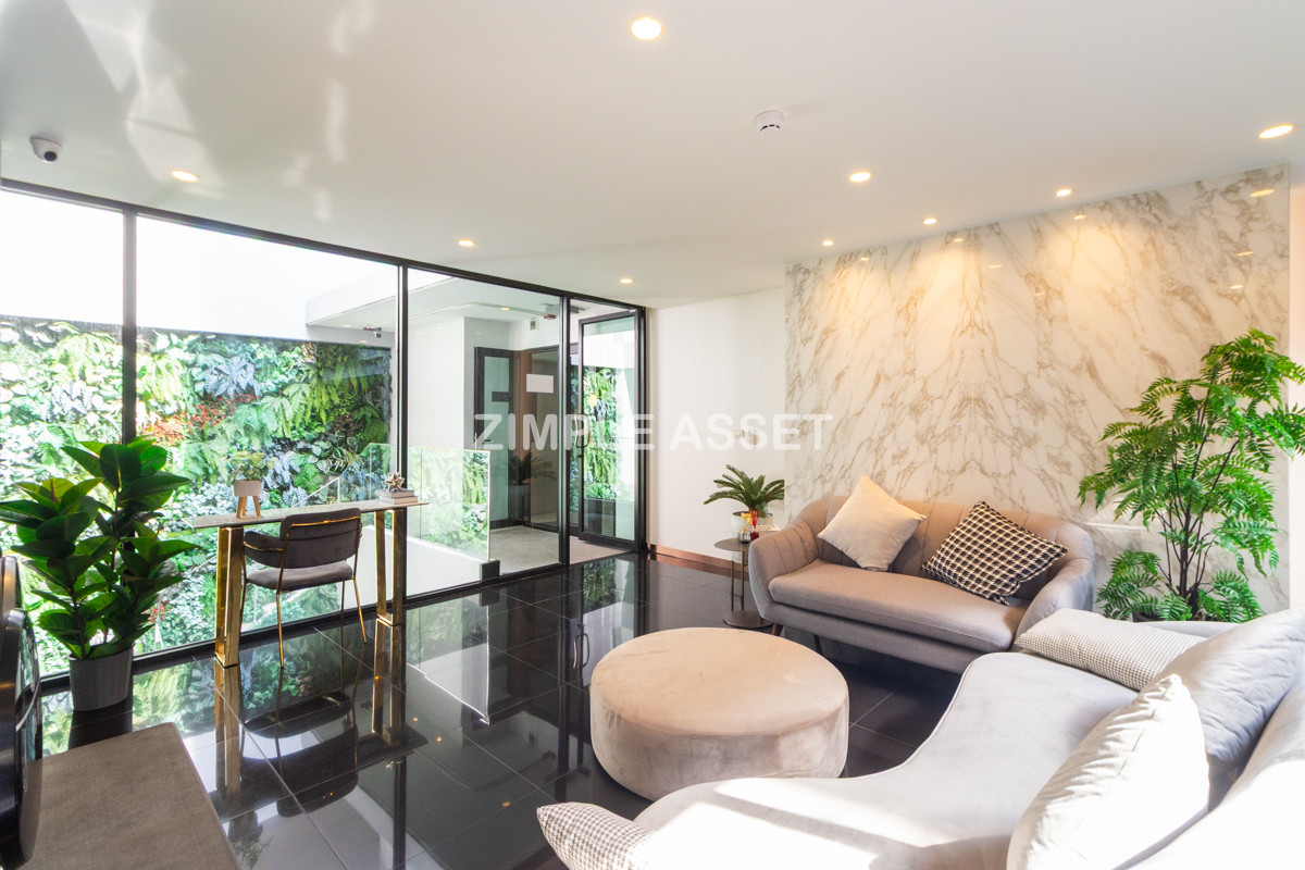 For SaleCondoOnnut, Udomsuk : Line ID: @zimple_asset 🌟 Brand-new unit for sale at ESQUE Sukhumvit 101/1 with furniture, starting from 24–25 sqm. Special price starting from 2.5x MB. Add Line now to receive exclusive discounts and special gifts! 🎉