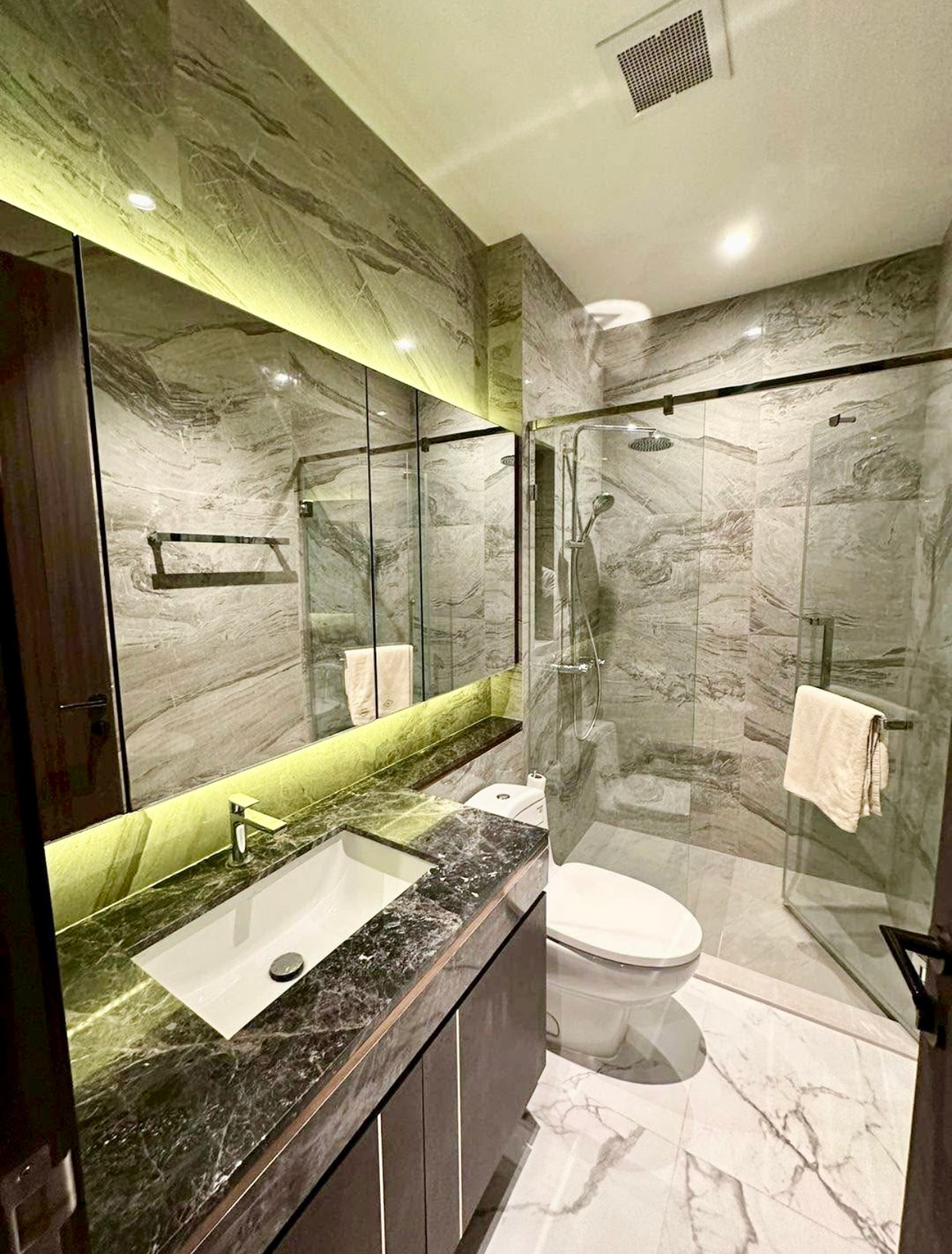 For RentCondoSukhumvit, Asoke, Thonglor : Condo Laviq Sukhumvit 57 near BTS Thonglor 3 bedroom 3 bathroom 115 sqm Ready to move in