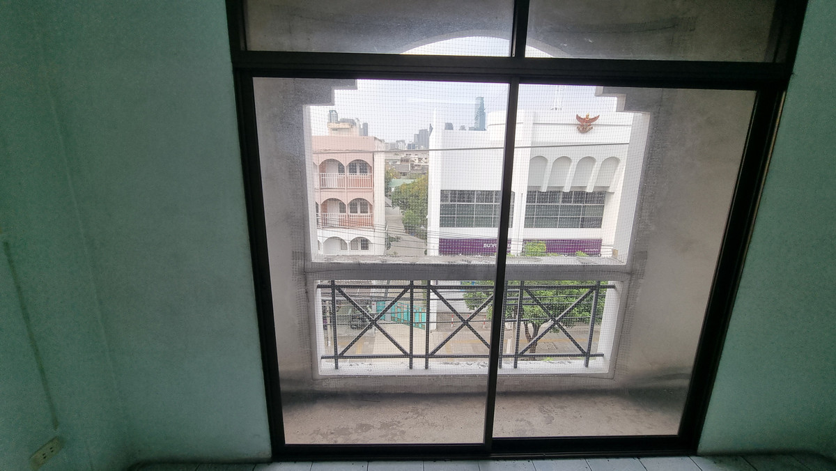 ขายอาคารพาณิชย์สาทร นราธิวาส : ขายด่วน ตึกแถว 4 ชั้น ทำเลสาทร – ถนนจันทน์ สะพาน 2 อาคารสภาพดี พร้อมเข้าอยู่ หรือทำธุรกิจได้ทันที