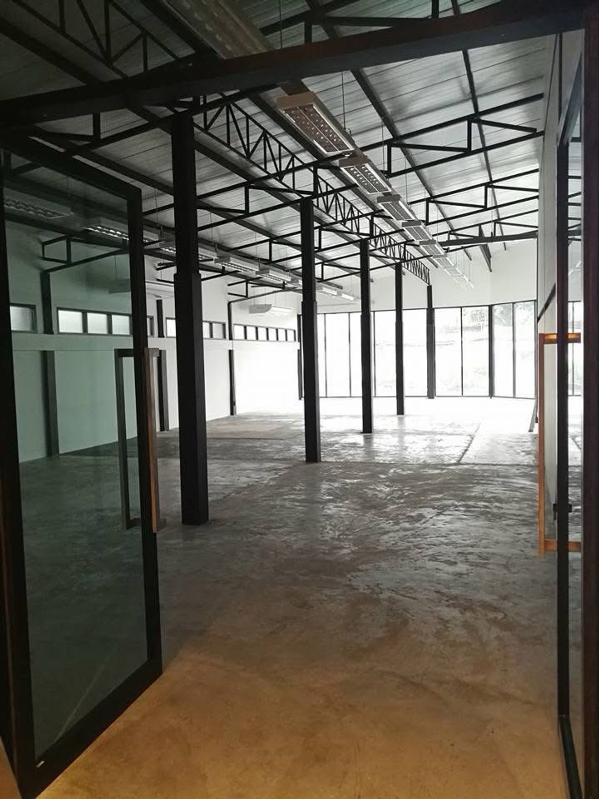 ให้เช่าสำนักงานสยาม จุฬา สามย่าน : ปล่อยเช่า ออฟฟิศ สำนักงาน 1,500 ตร.ม. SQ.M. ครีเอทีฟ @ จุฬา ถนนบรรทัดทอง MRT สามย่าน และ BTS สนามกีฬา ใกล้ สยาม พารากอน เดินทางสะดวก 