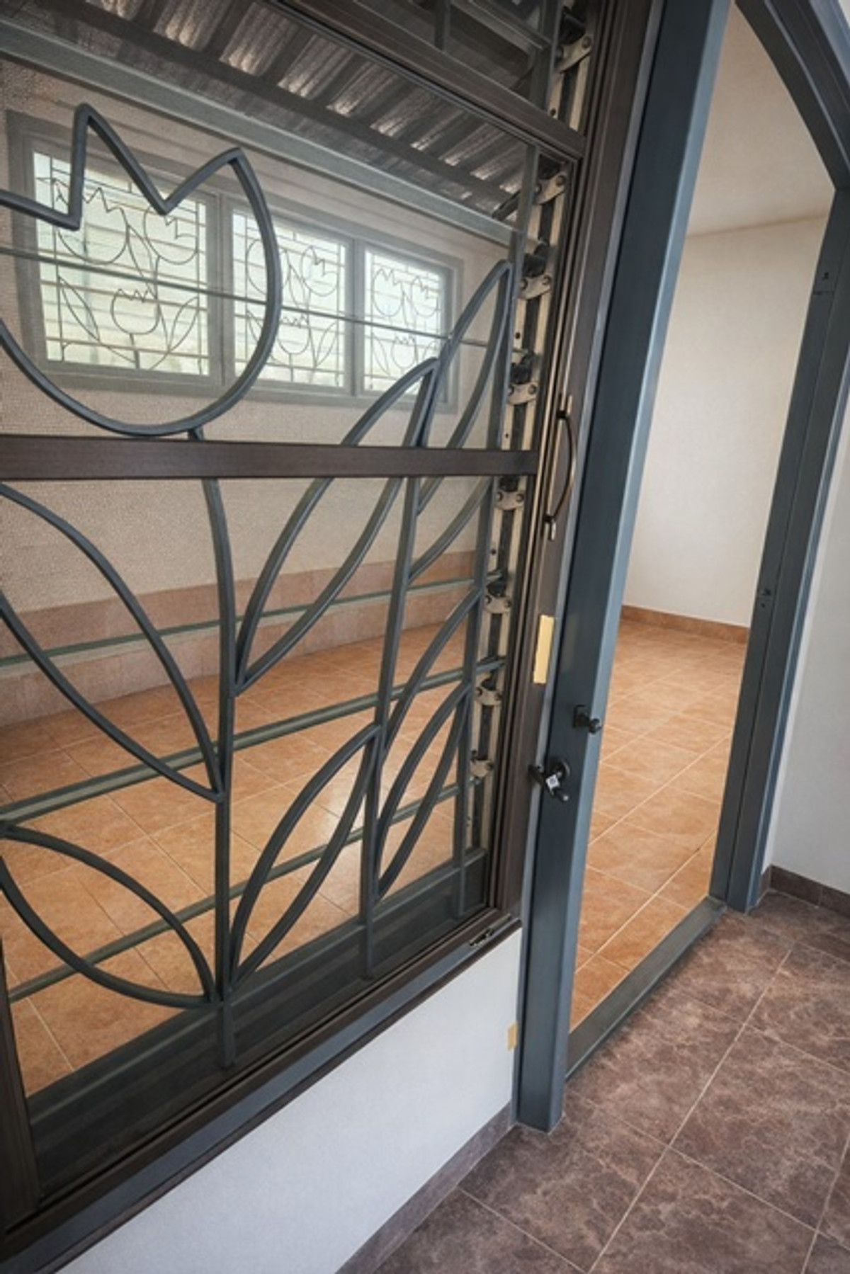 For RentShop HouseYothinpattana,CDC : The Mall Bangkapi 800m.MRT Lam Sali 900 m. Ladprao Road 117-121 Commercial building 3.5Storeys for r