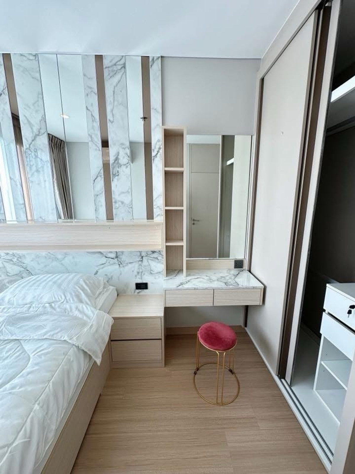 ให้เช่าคอนโดพระราม 9 เพชรบุรีตัดใหม่ RCA : #Z4946💥 110369🔥ให้เช่าคอนโด Lumpini Suite Phetchaburi - Makkasan (รหัสเดิม S2793)